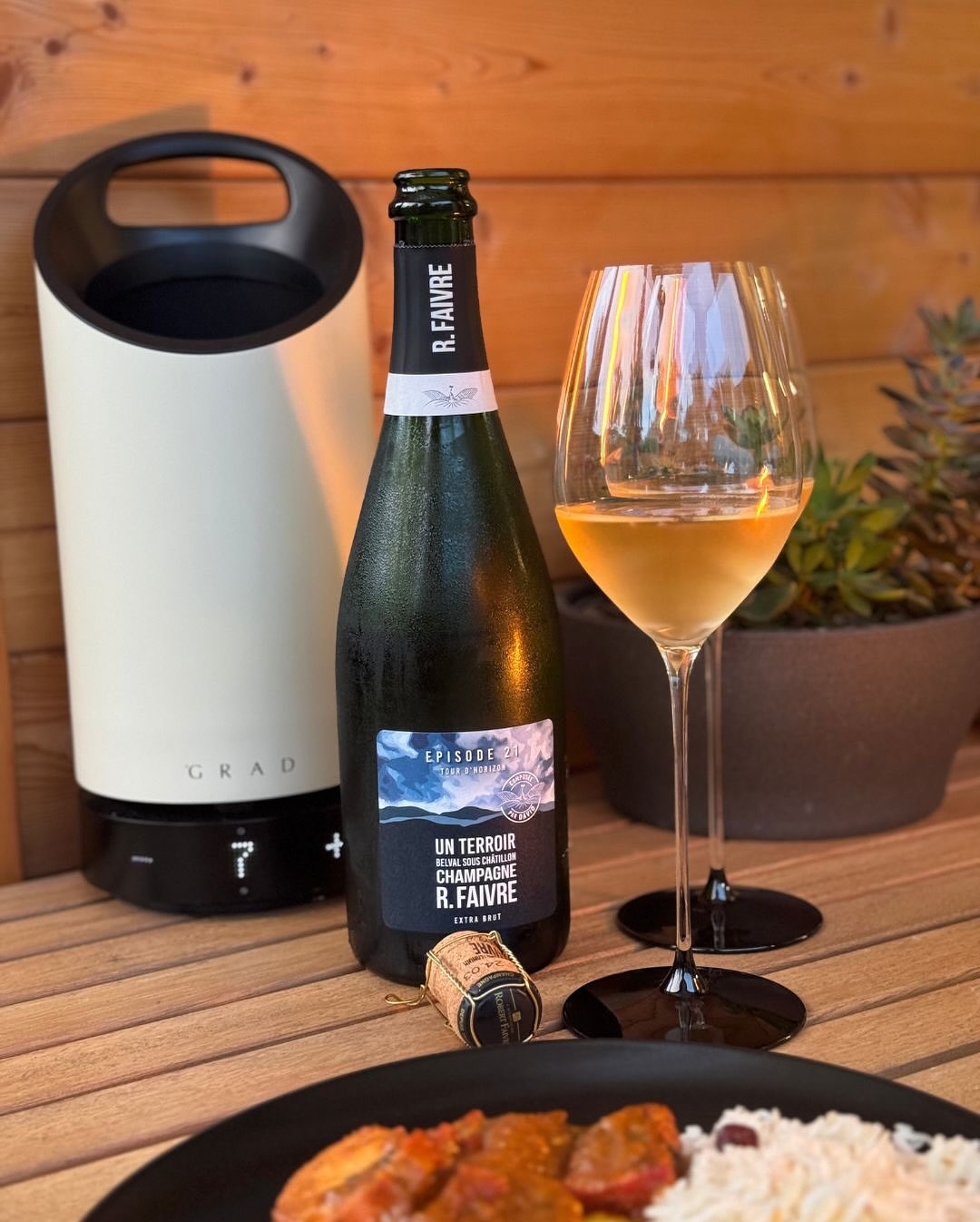 Gestern gab es ein klassisches Chicken Tikka Masala mit Basmatireis und cremigem Raita. Viel Geschmack, viel Wärme, aber keine Überforderung. Dazu im Glas: @champagnefaivre –… (1)