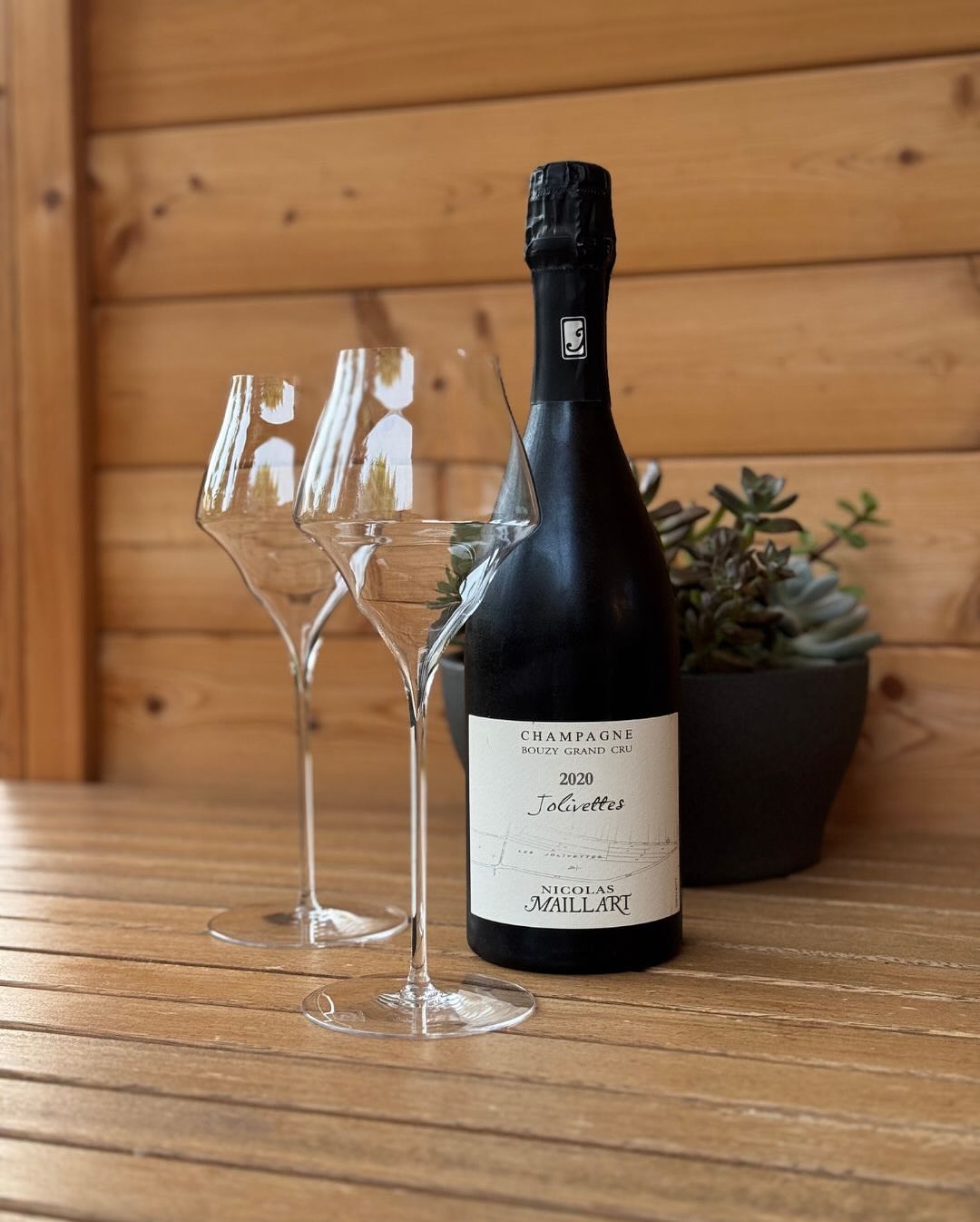 Bei manchen Winzern merkt man schnell: Das wird mehr als eine Momentaufnahme. @nicolasmaillart ist für mich genau so ein Fall – nicht, weil eine Flasche begeistert hat, sondern … (3)