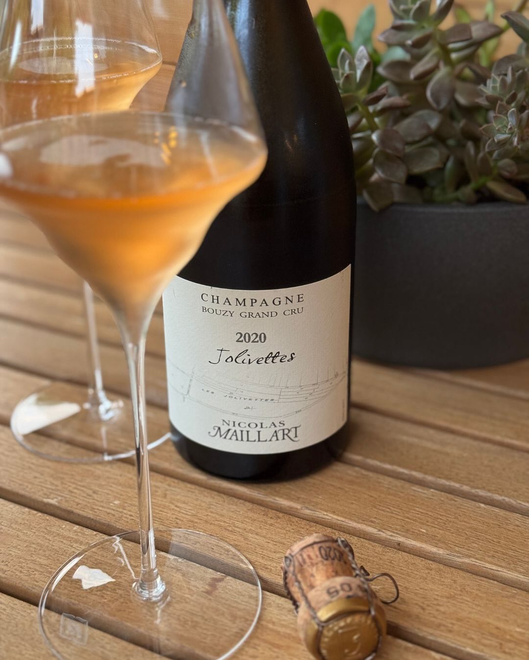 Bei manchen Winzern merkt man schnell: Das wird mehr als eine Momentaufnahme. @nicolasmaillart ist für mich genau so ein Fall – nicht, weil eine Flasche begeistert hat, sondern … (5)