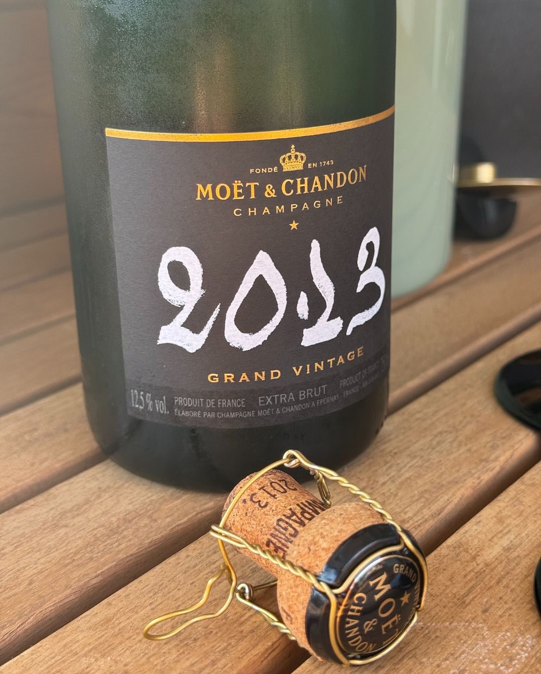 Man kennt @moetchandon . Man kennt den Brut Impérial. Ein Klassiker, den fast jeder schon mal im Glas hatte – solide, verlässlich, leicht wiederzuerkennen. Aber der Grand Vintag… (6)