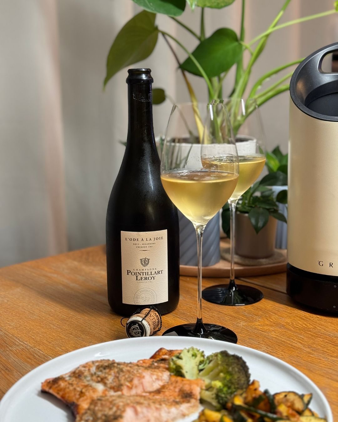 Great stories are never written alone. ​ ​Mit diesem Leitsatz präsentiert sich das Champagnerhaus @champagne.pointillart.leroy – und genau so fühlt sich auch dieser Moment an: e… (1)