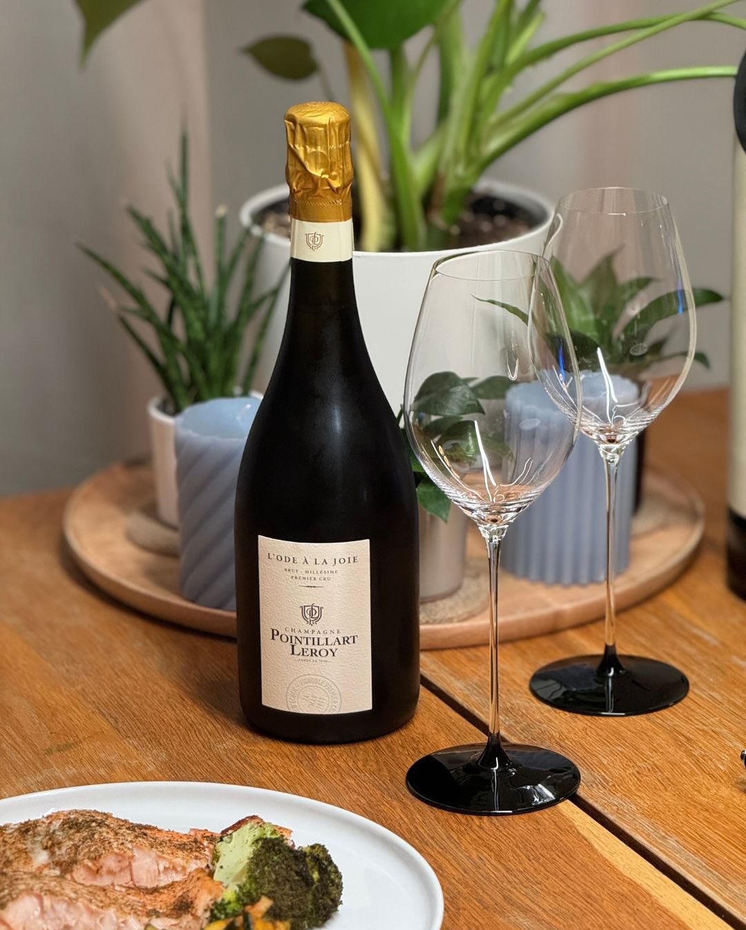 Great stories are never written alone. ​ ​Mit diesem Leitsatz präsentiert sich das Champagnerhaus @champagne.pointillart.leroy – und genau so fühlt sich auch dieser Moment an: e… (4)