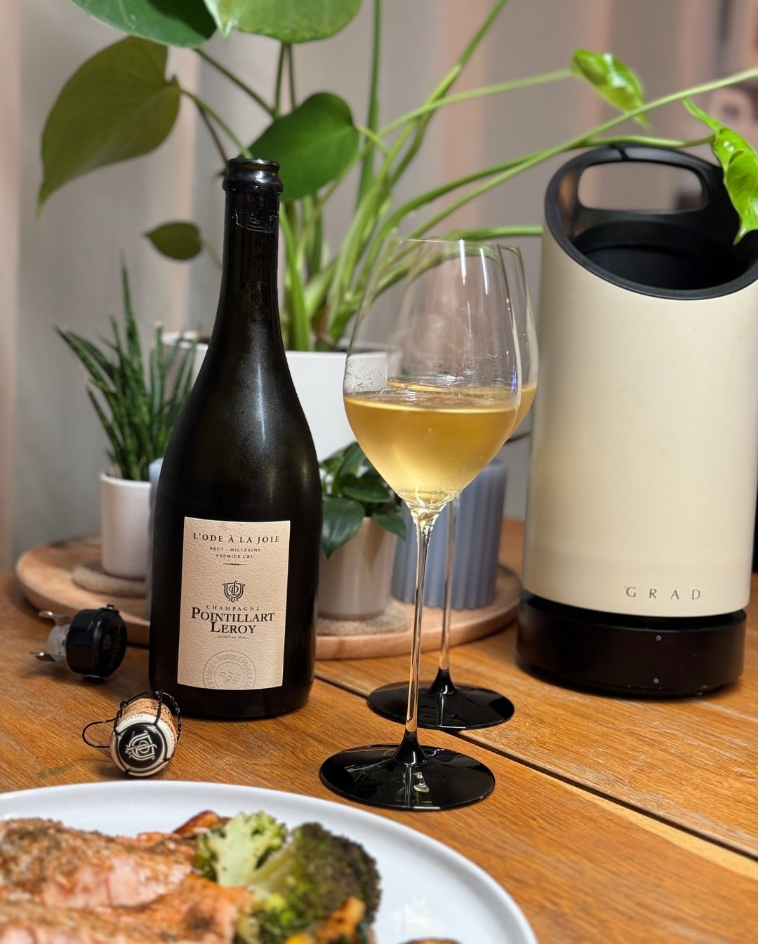 Great stories are never written alone. ​ ​Mit diesem Leitsatz präsentiert sich das Champagnerhaus @champagne.pointillart.leroy – und genau so fühlt sich auch dieser Moment an: e… (6)