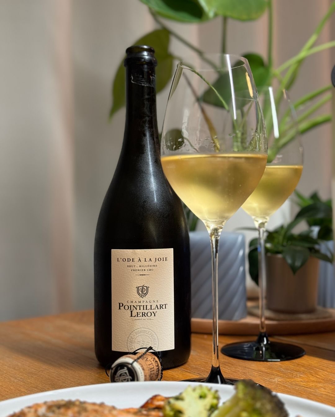 Great stories are never written alone. ​ ​Mit diesem Leitsatz präsentiert sich das Champagnerhaus @champagne.pointillart.leroy – und genau so fühlt sich auch dieser Moment an: e… (8)