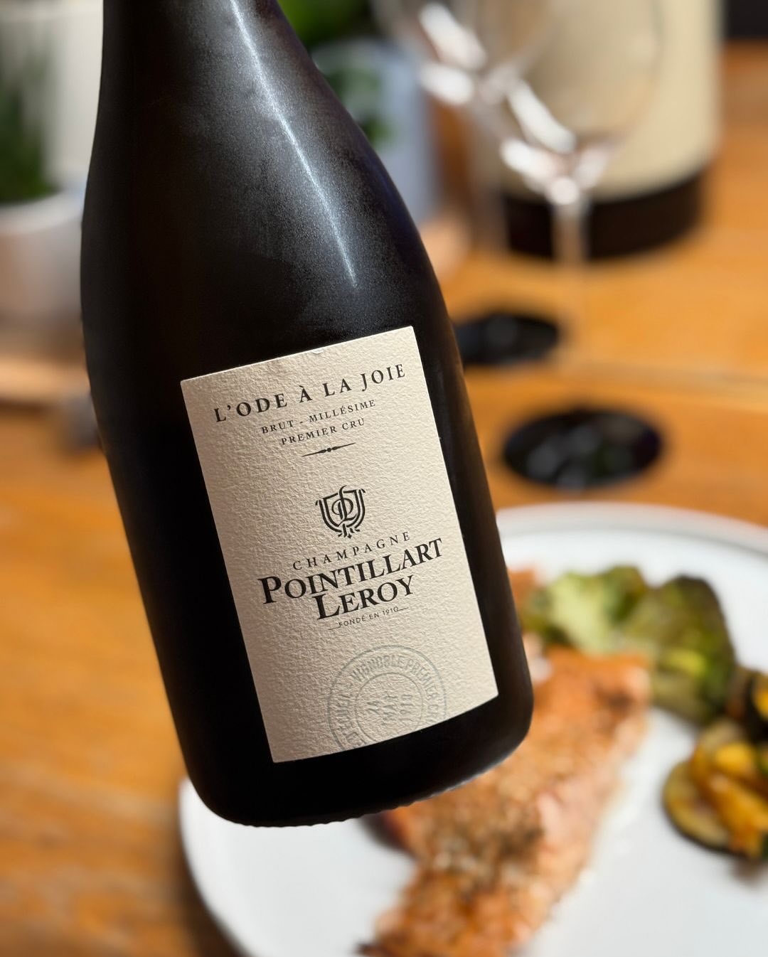 Great stories are never written alone. ​ ​Mit diesem Leitsatz präsentiert sich das Champagnerhaus @champagne.pointillart.leroy – und genau so fühlt sich auch dieser Moment an: e… (9)