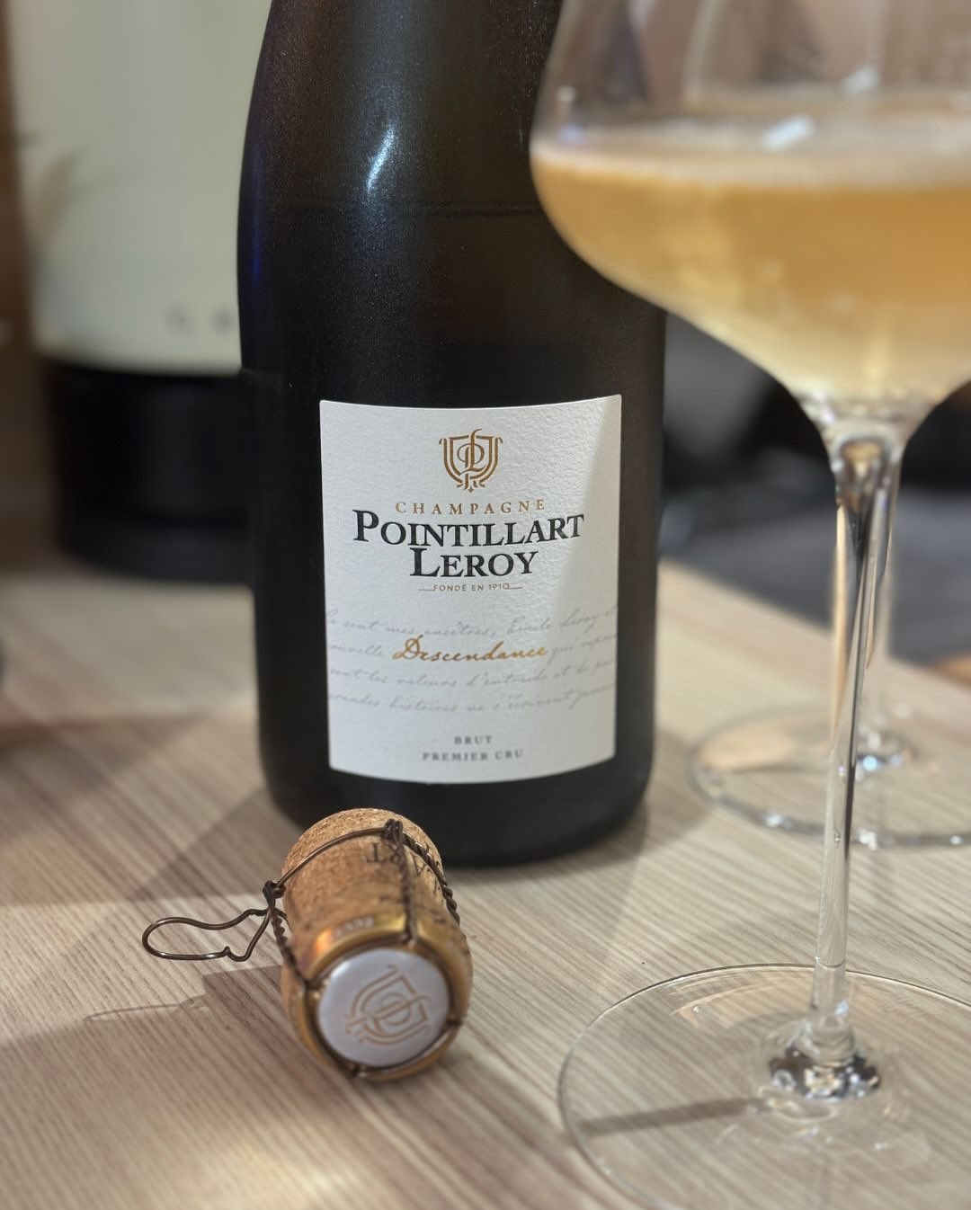 Nachdem es gestern mit der ersten Flasche von @champagne.pointillart.leroy losging, haben wir direkt die nächste geöffnet: Descendance – Brut Eigentlich hatte ich ein zugänglich… (7)