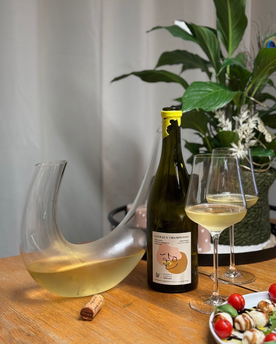 Kein Champagner. Aber aus der Champagne. Gestern Abend stand mal ein Exkurs an: ein Coteaux Champenois – also ein stiller Wein aus der Champagne. Gekeltert von @champagneaetctou… (1)