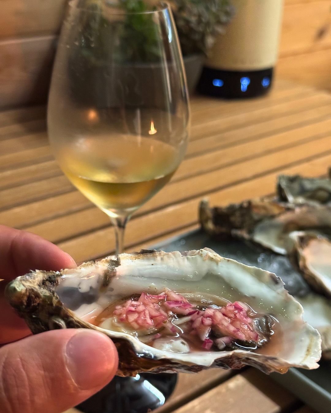 Ein lauer Sommerabend, eine Platte voller Austern auf Eis. Drei Vinaigrettes standen bereit – aber ich war mir nicht sicher, welcher Champagner dazu am besten passt. Keine Blanc… (7)