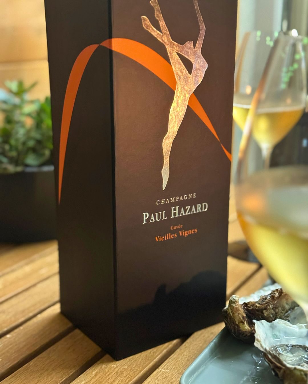 Ein lauer Sommerabend, eine Platte voller Austern auf Eis. Drei Vinaigrettes standen bereit – aber ich war mir nicht sicher, welcher Champagner dazu am besten passt. Keine Blanc… (9)