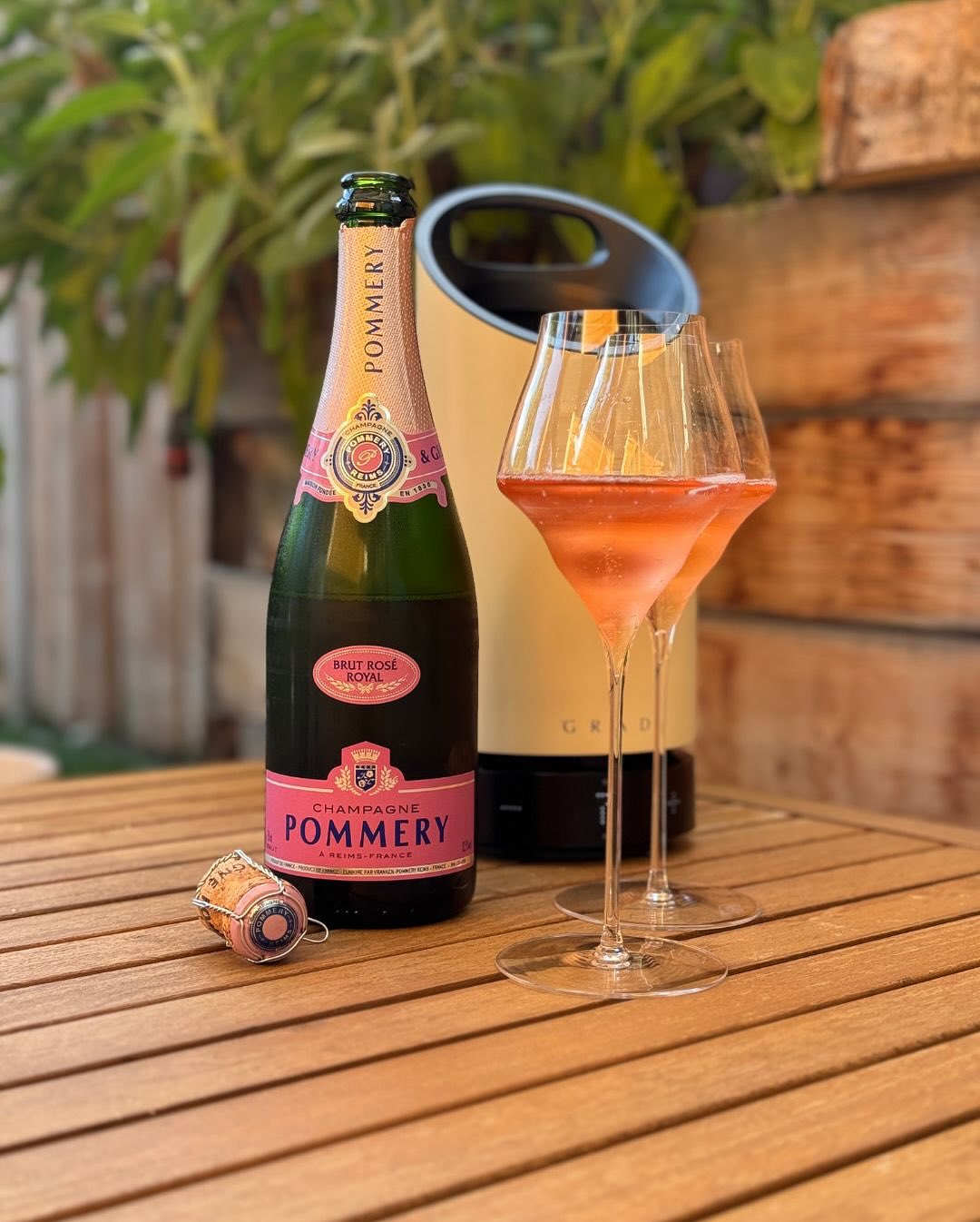 Manchmal passt es einfach nicht. Ich mag den klassischen Brut von Pommery – klar, trocken, verlässlich. Aber der Rosé? Der hat mich heute nicht wirklich abgeholt. Fruchtig war e… (1)