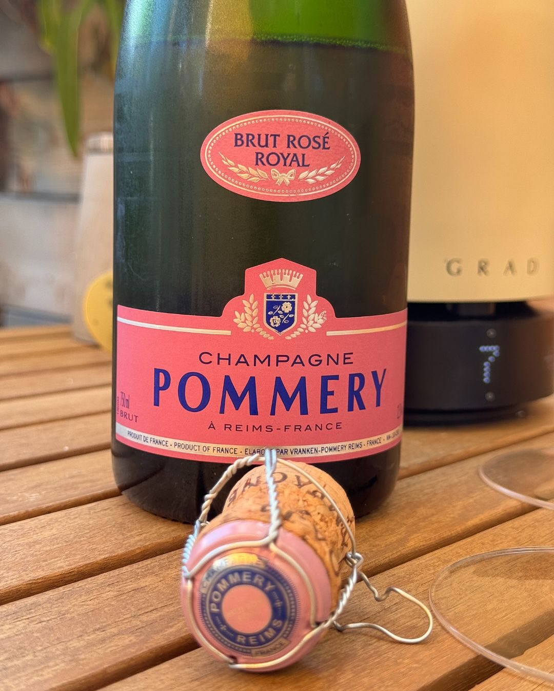 Manchmal passt es einfach nicht. Ich mag den klassischen Brut von Pommery – klar, trocken, verlässlich. Aber der Rosé? Der hat mich heute nicht wirklich abgeholt. Fruchtig war e… (6)