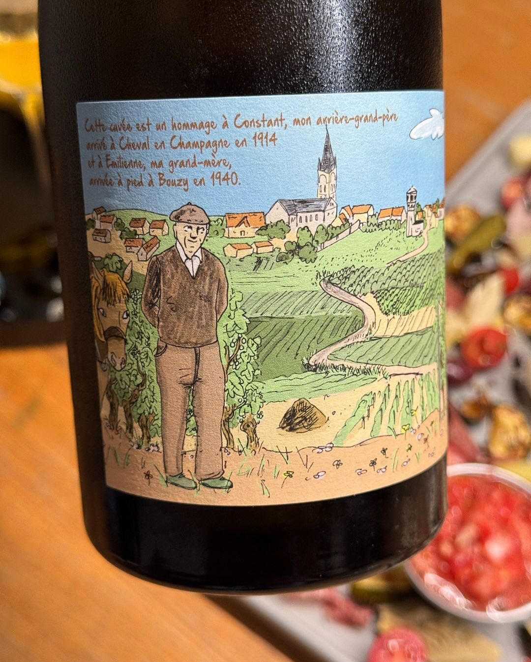 Manchmal muss es einfach unkompliziert sein – aber bitte mit Stil. Heute gab’s eine große Servierplatte voll Antipasti, querbeet und wild gemischt: 🫒 Kalamata-Oliven 🧀 Parmesa… (8)
