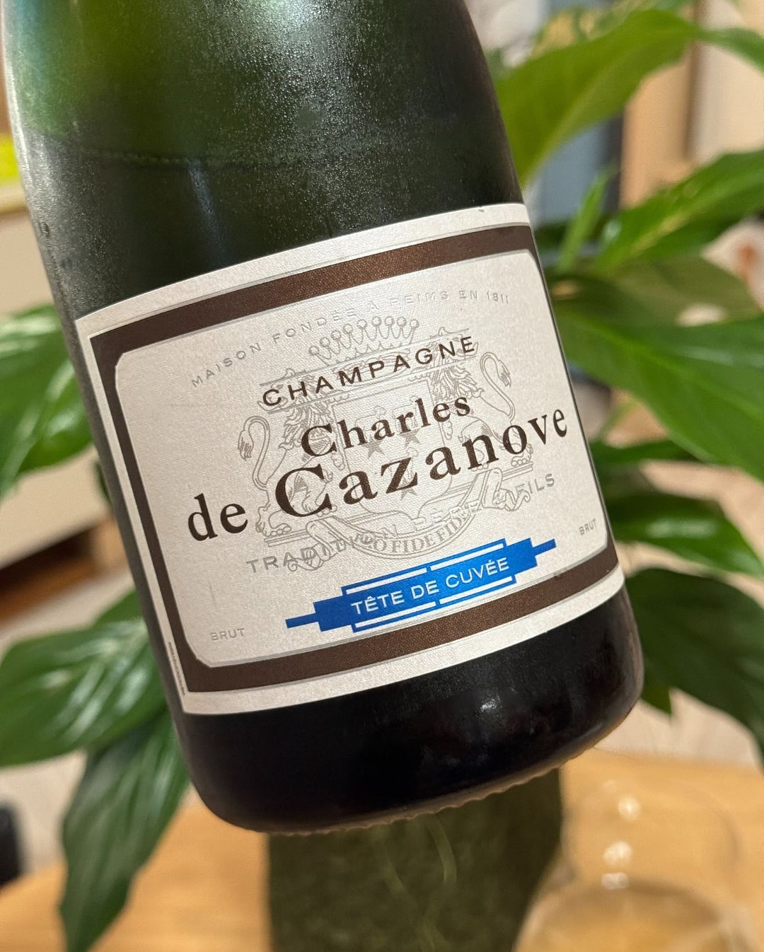 Heute mal wieder was aus der Supermarkt-Kategorie. Zwei Flaschen, ein Supermarkt, 17,99 € das Stück. Gekauft bei Hofer – rein aus Neugier: @champagnedecazanove – Tête de Cuvé… (5)