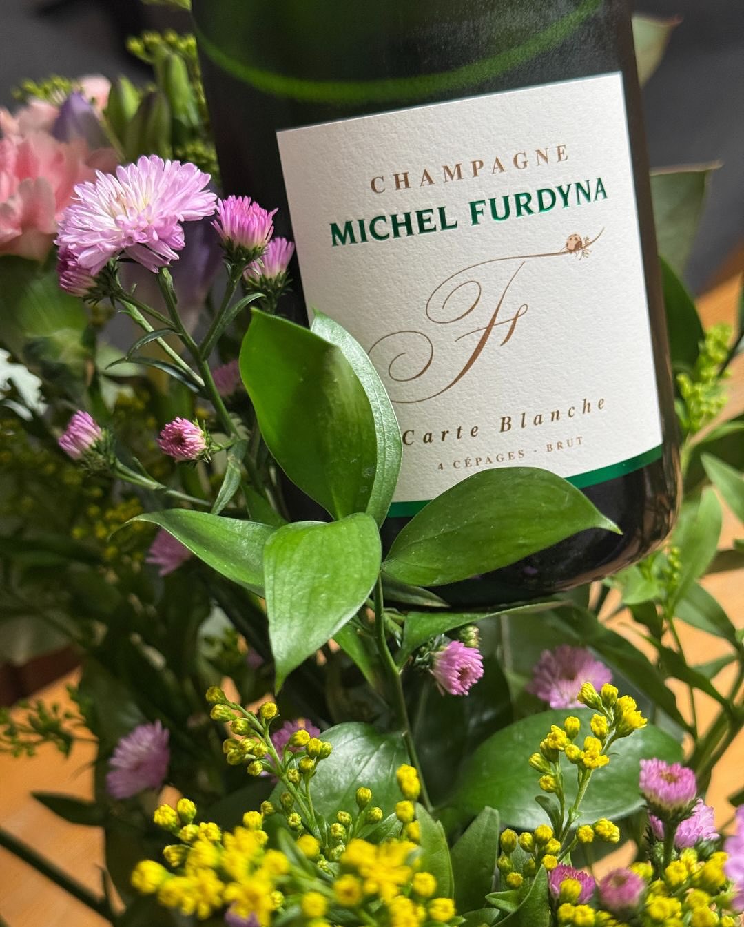 @champagnemichelfurdyna – Carte Blanche – 4 Cépages - Brut. Ein Glas für alle Fälle – und für Rebsortenfreunde ein kleines Highlight: Denn der Carte Blanche ist eine Cuvée aus v… (11)