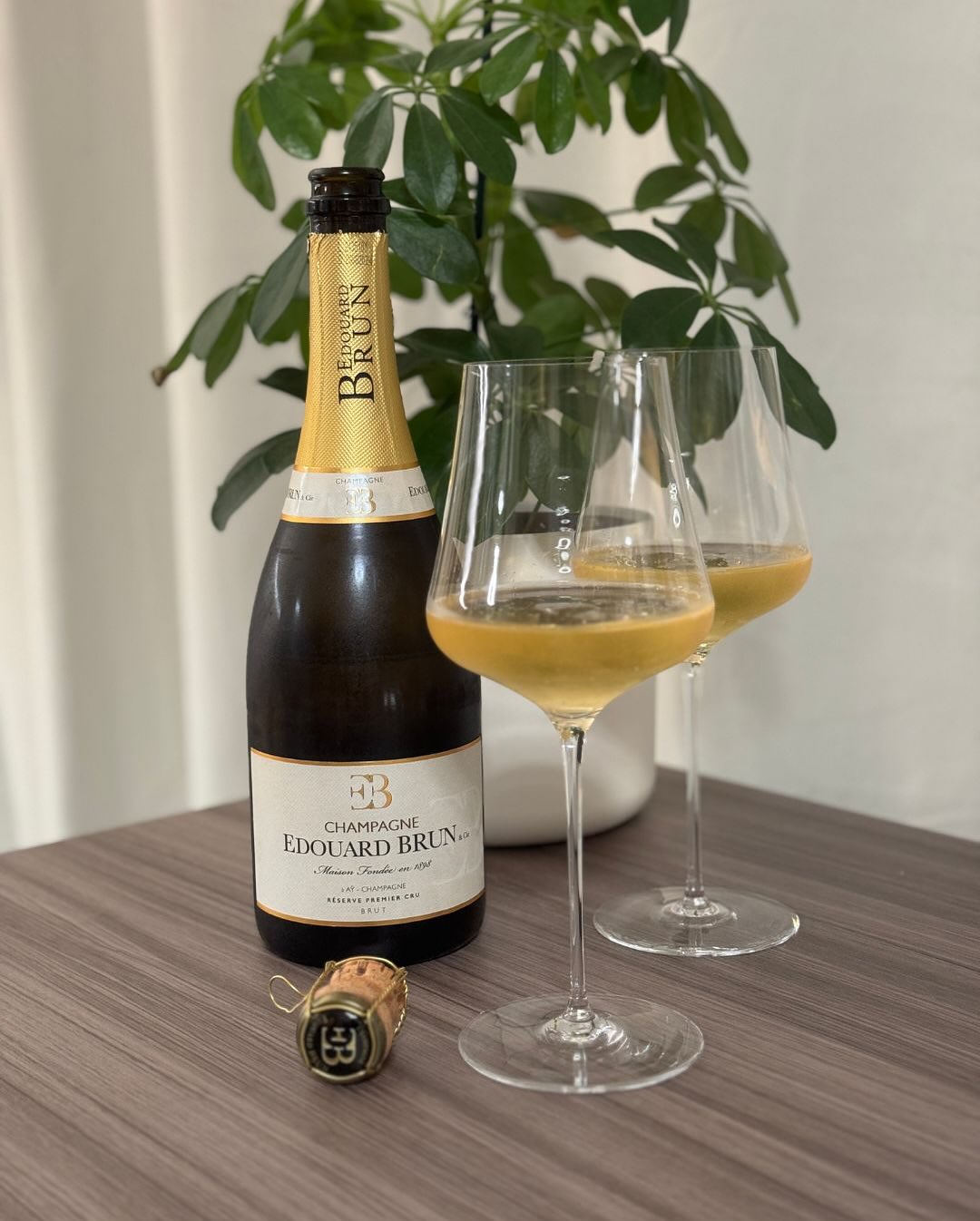 Heute gab es den Réserve Brut von @champagne_edouard_brun . Ein klassischer Allrounder mit Charakter aus Épernay • 🍇 75 % Pinot Noir, 25 % Chardonnay • 🪵 Ausbau: Pinot in Holz… (1)