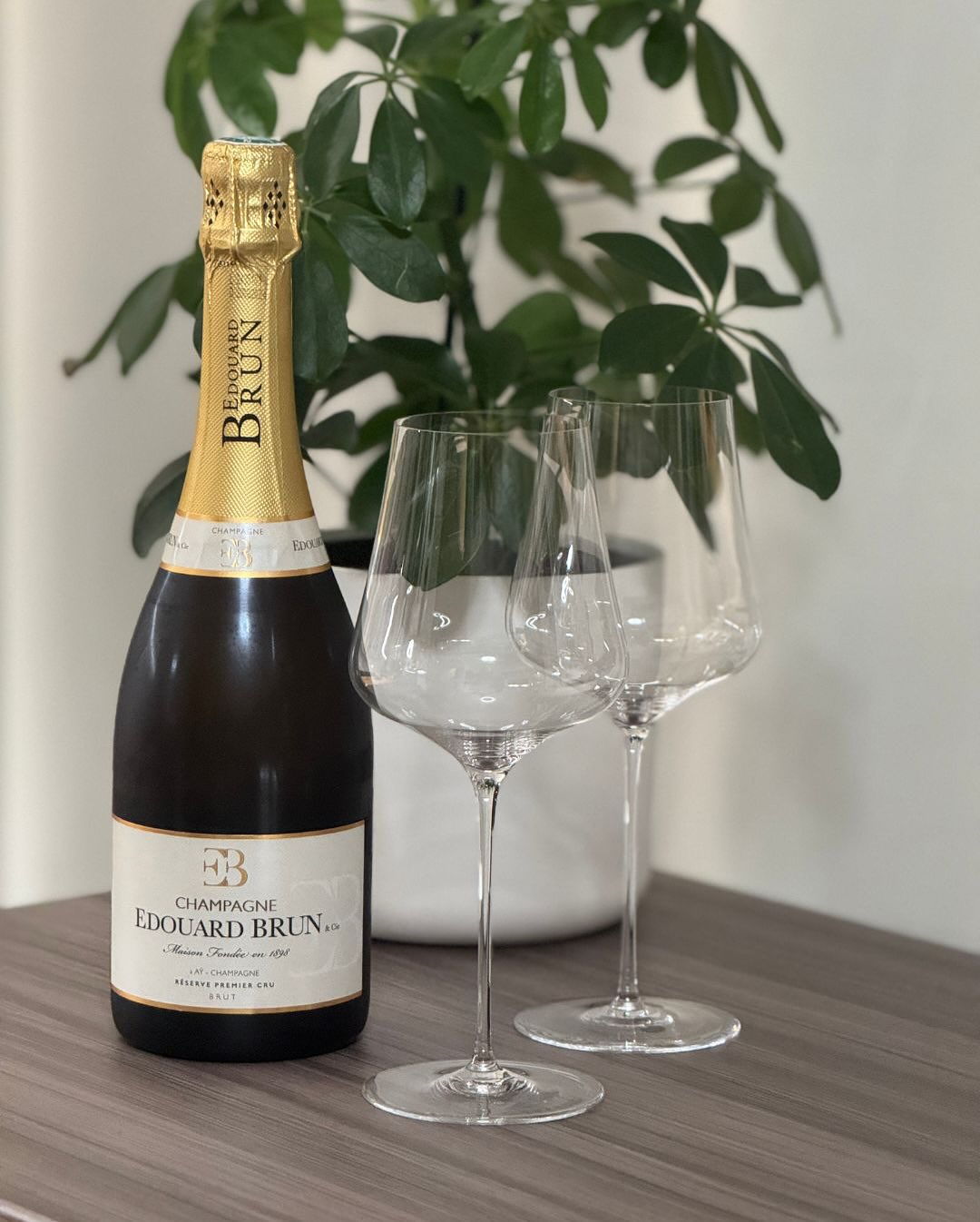 Heute gab es den Réserve Brut von @champagne_edouard_brun . Ein klassischer Allrounder mit Charakter aus Épernay • 🍇 75 % Pinot Noir, 25 % Chardonnay • 🪵 Ausbau: Pinot in Holz… (3)
