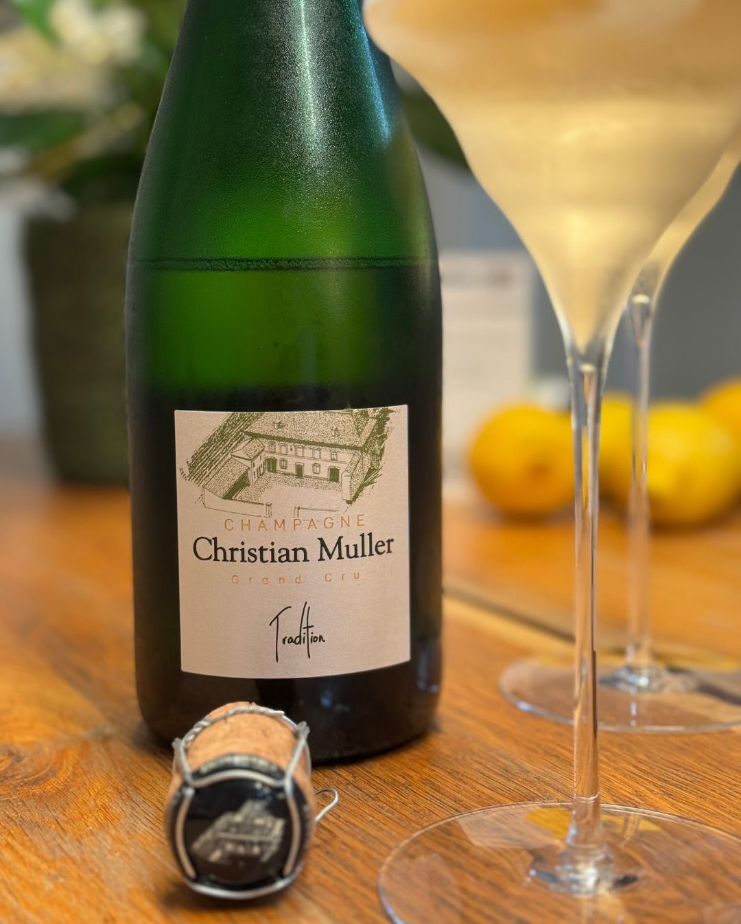 @champagnechristianmuller – Tradition – Grand Cru. Wie der Name schon sagt: Diese Cuvée steht für die Tradition der Champagne. Erzeugt aus 30 verschiedenen Parzellen in Maill… (5)
