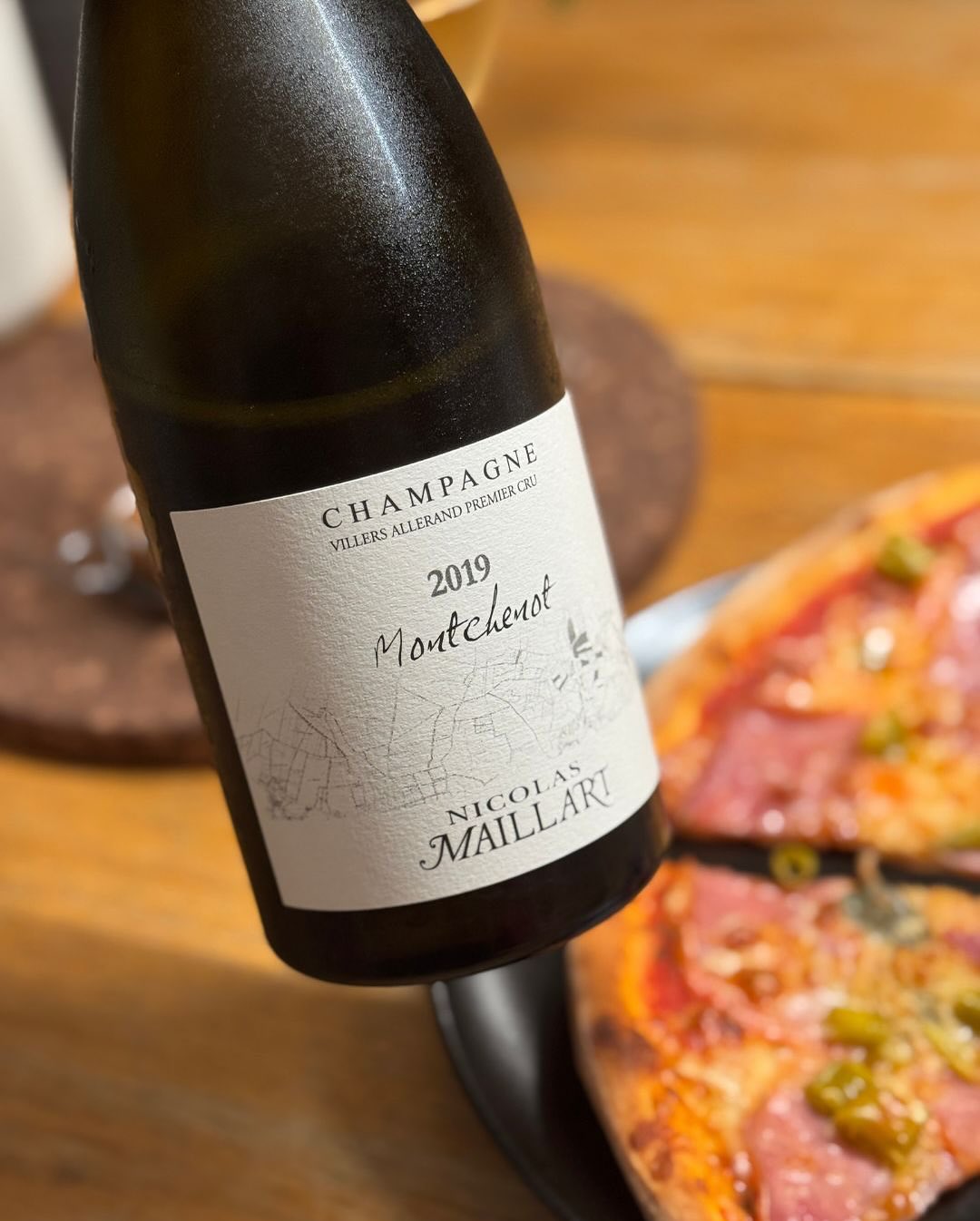 Manchmal hat man einfach so einen Abend: Keine Lust zu kochen, wenig Energie – also greift man zum Lieferdienst. 🍕 Pizza Diavolo – scharf, fettig und optisch wirklich kein High… (5)