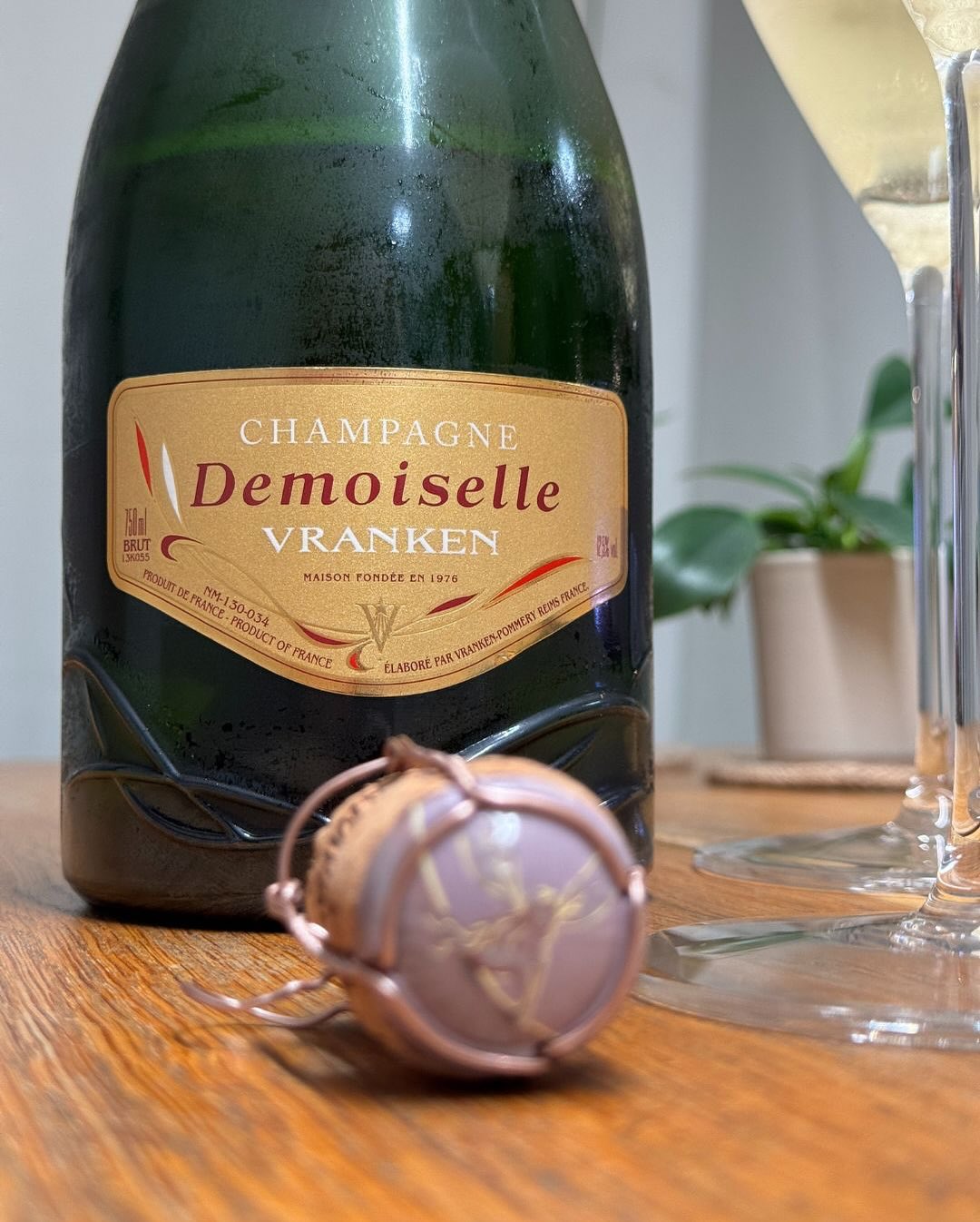 Der Demoiselle EO von @champagnevranken stand schon eine Weile im Kühler – und gestern Abend war einfach der richtige Moment. Kein Anlass, keine Gäste – nur ich und meine Frau, … (6)
