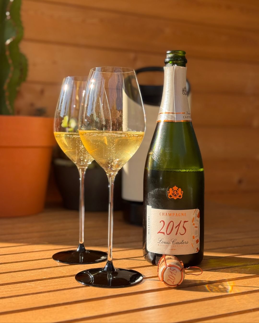 Im Supermarkt entdeckt – und gleich mitgenommen: @champagnecasters – Millésime 2015 Grand Cru Blanc de Blancs. Eine Marke, die man nicht bei den ganz großen Namen einordnet, abe… (1)