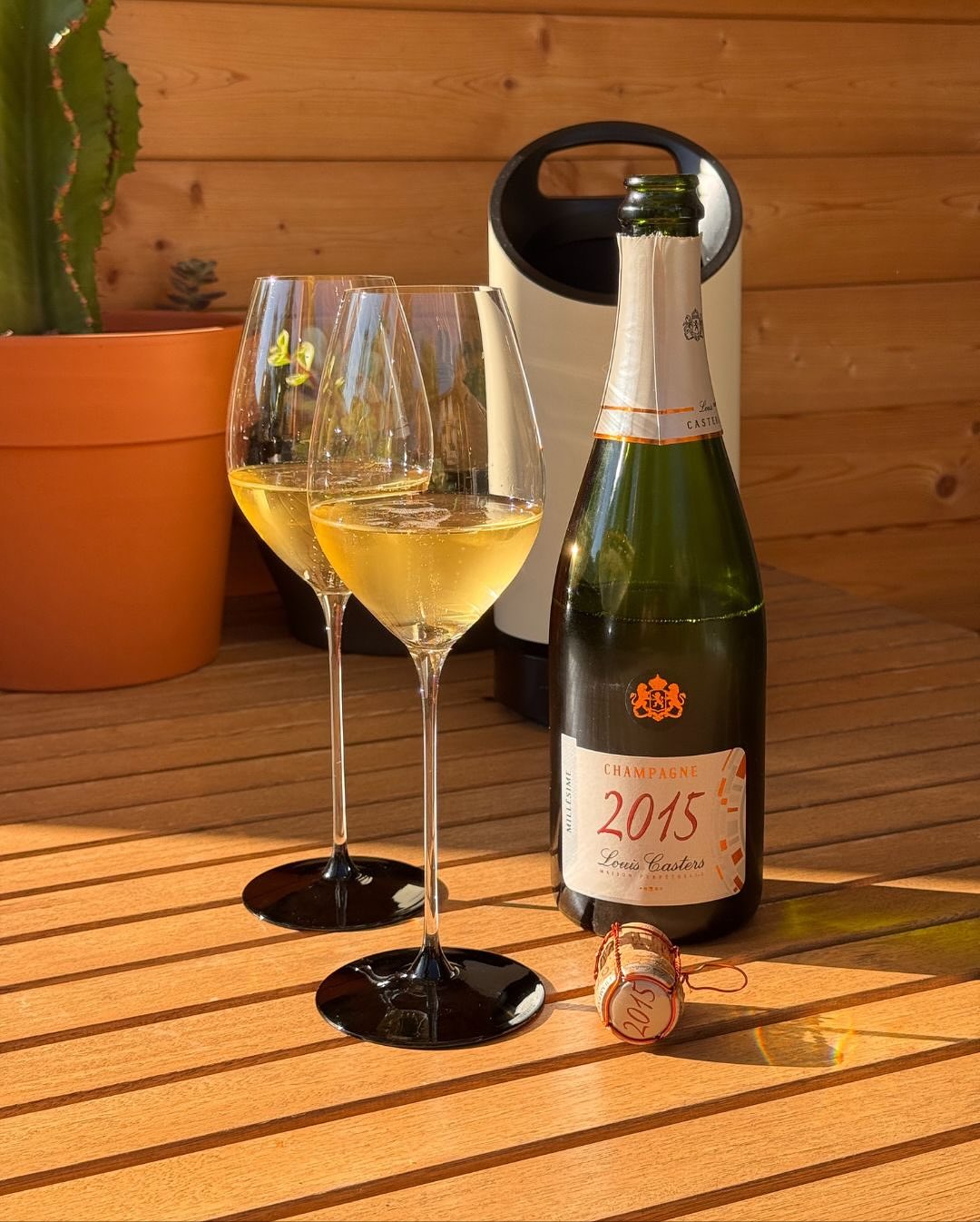 Im Supermarkt entdeckt – und gleich mitgenommen: @champagnecasters – Millésime 2015 Grand Cru Blanc de Blancs. Eine Marke, die man nicht bei den ganz großen Namen einordnet, abe… (3)