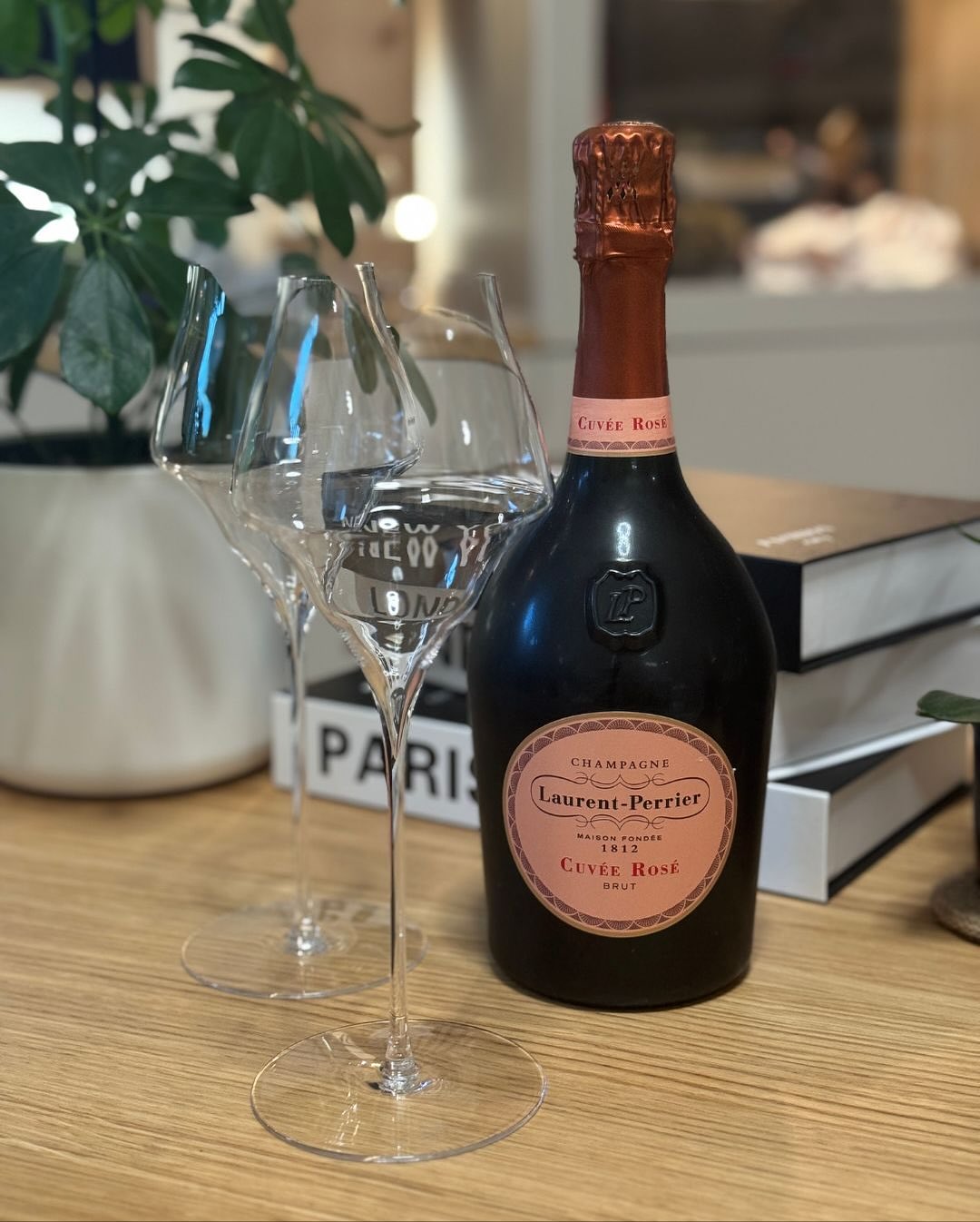 Übrige Schnitzel vom Mittagessen und dazu am Abend eine Flasche @champagnelaurentperrier – Cuvée Rosé Brut. Keine große Pairing-Idee, sondern einfach das, was gerade da war – un… (4)
