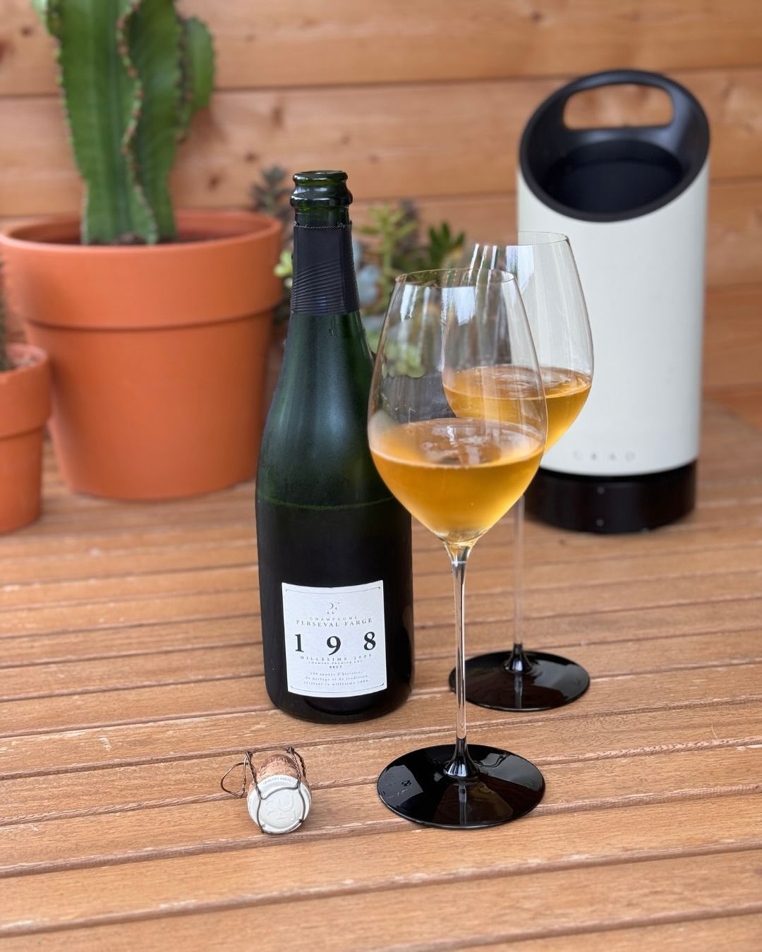 15 Jahre auf der Hefe. Keine Dosage. Und nur rund 1.000 Flaschen produziert. Der 198 – Millésime 2006 von @persevalfarge ist keine Cuvée für jeden Tag – aber genau richtig, wenn… (3)