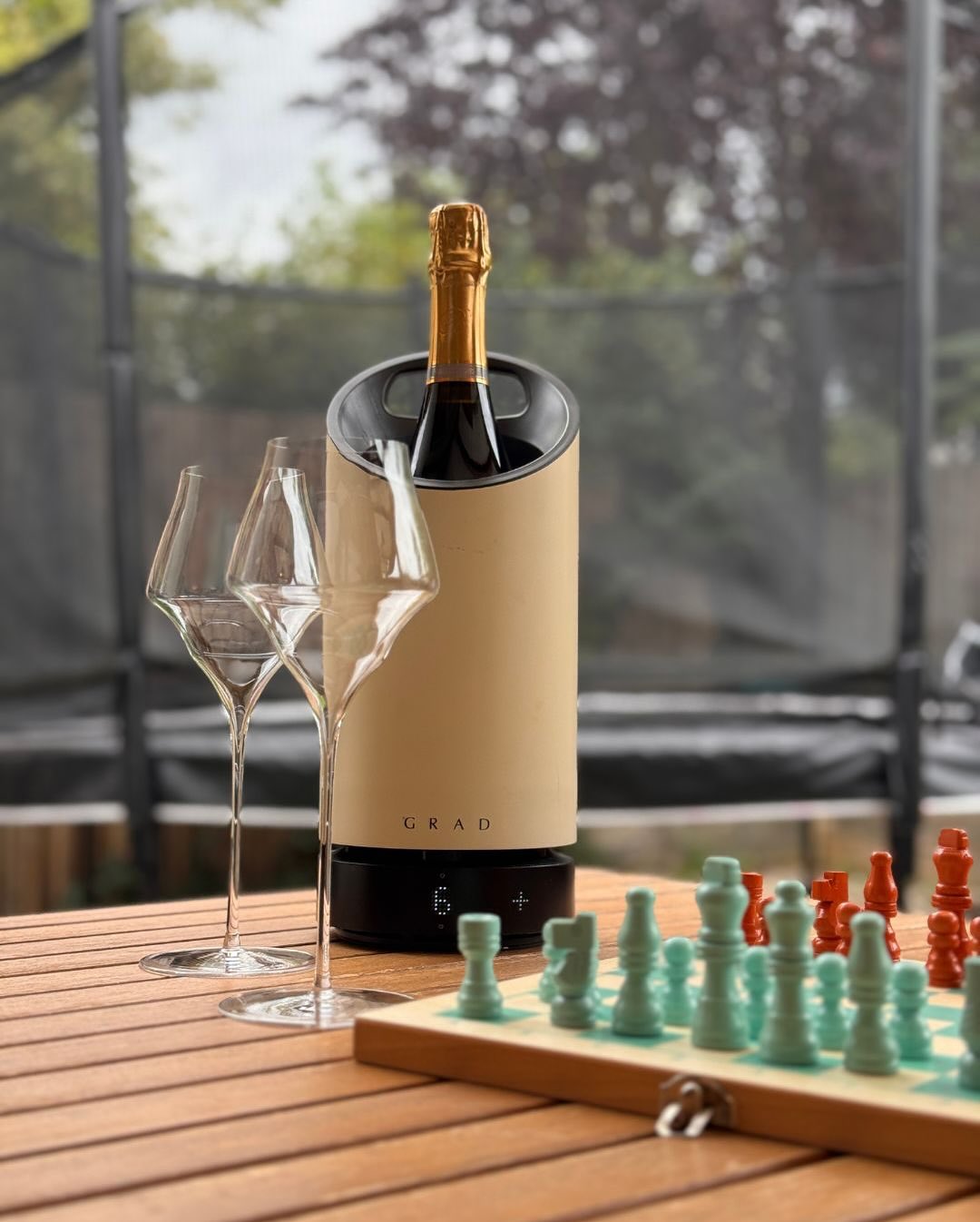Champagne & Chess So lautete das (spontane) Motto an diesem spätsommerlichen Freitag, an dem sonst gar nichts wirklich geplant war. Die Kinder kamen mit einem neuen Schachbrett … (3)