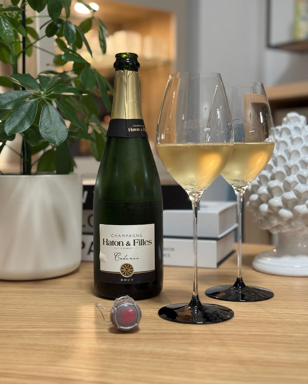 🍂 Der Herbst macht sich bemerkbar – draußen regnerisch und kühl, also sind wir abends vom Balkon ins Wohnzimmer umgezogen. Kerzenlicht statt Spätsommerabend, aber genauso passe… (1)