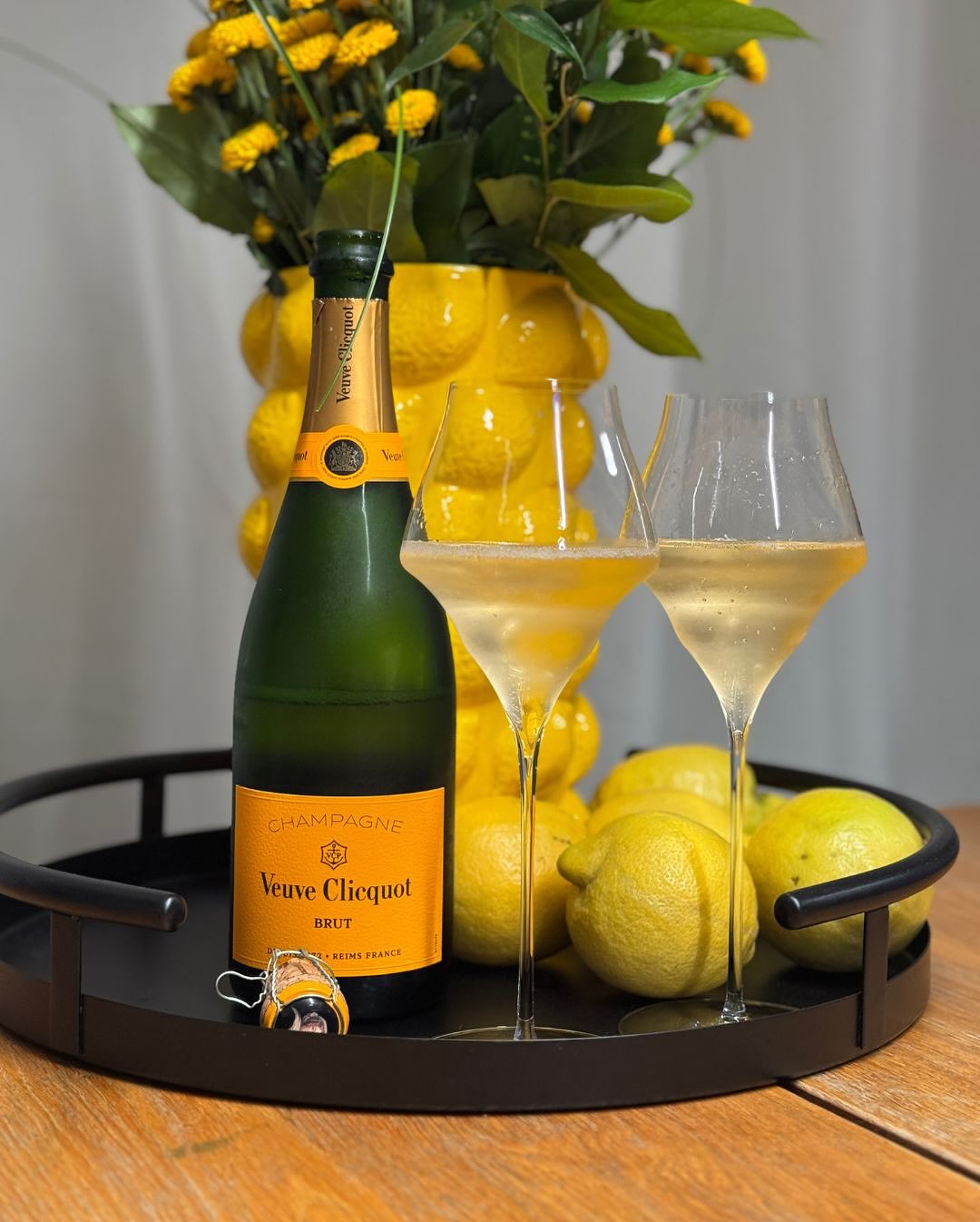Heute mal wieder ein Klassiker im Glas: @veuveclicquot – Yellow Label Brut. Mich interessiert: Welche Flasche von Veuve Clicquot würdet ihr empfehlen? Sollte ich unbedingt di… (1)