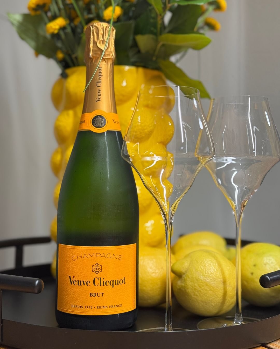 Heute mal wieder ein Klassiker im Glas: @veuveclicquot – Yellow Label Brut. Mich interessiert: Welche Flasche von Veuve Clicquot würdet ihr empfehlen? Sollte ich unbedingt di… (3)