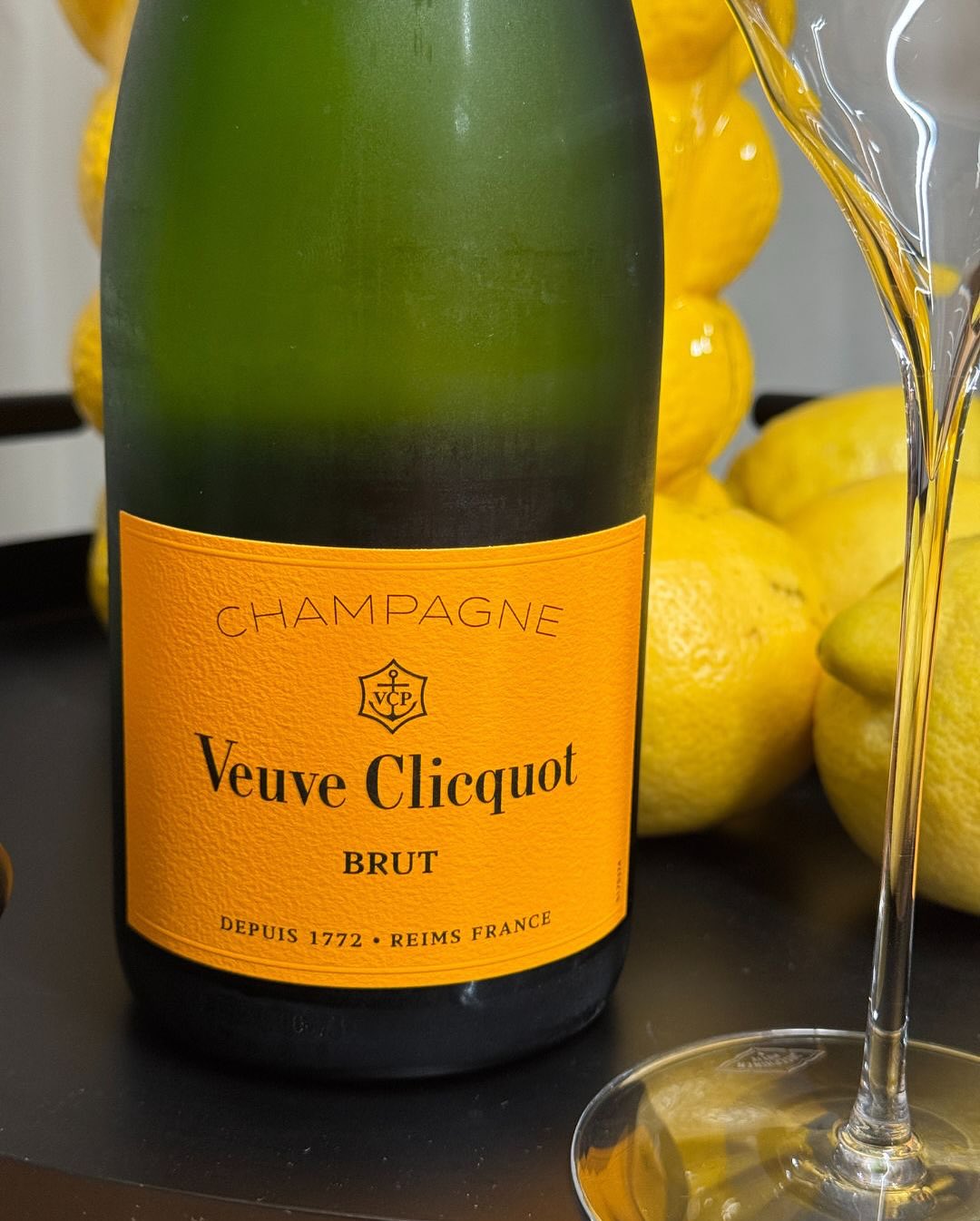 Heute mal wieder ein Klassiker im Glas: @veuveclicquot – Yellow Label Brut. Mich interessiert: Welche Flasche von Veuve Clicquot würdet ihr empfehlen? Sollte ich unbedingt di… (5)