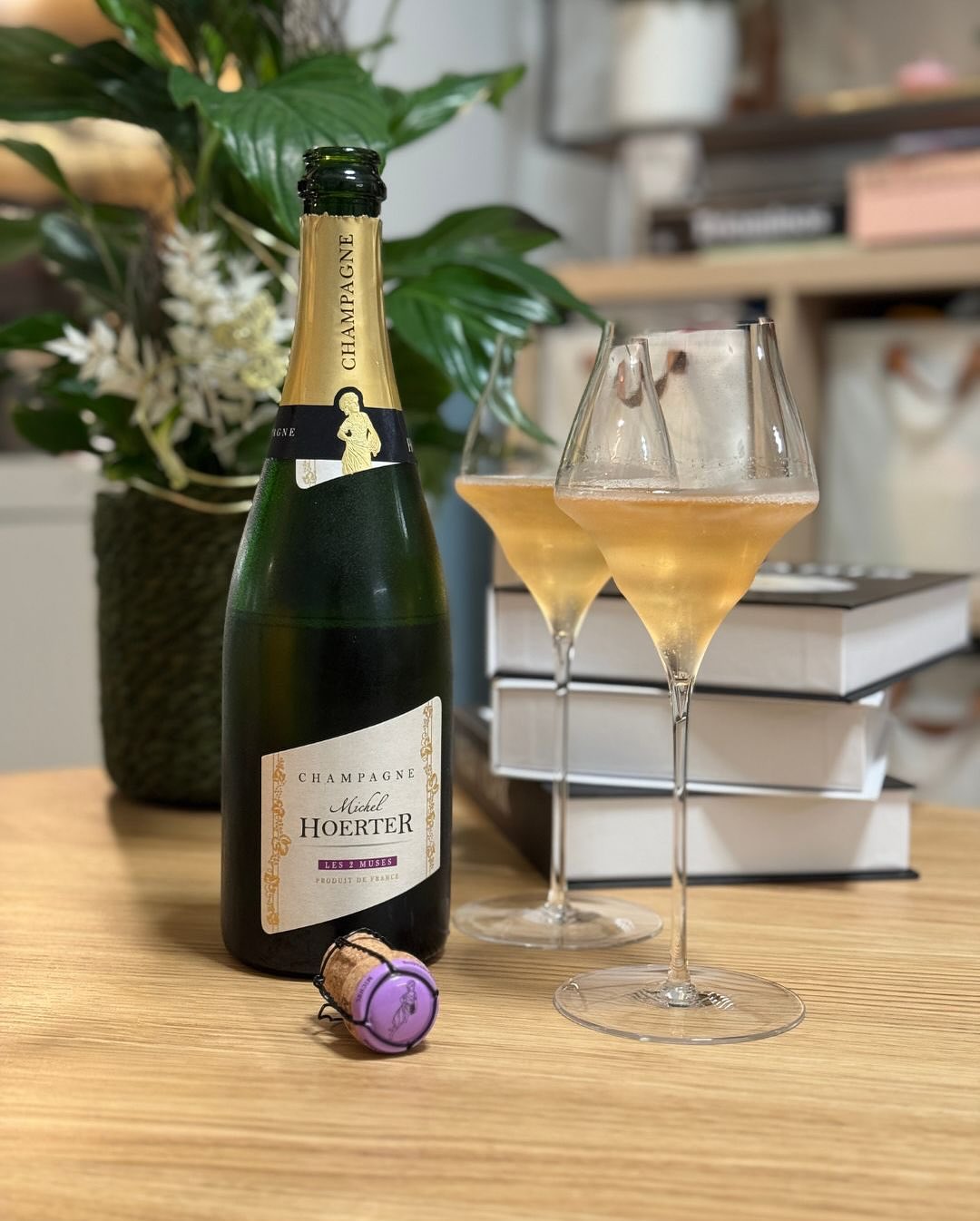 Heute im Glas: @champagne_michel_hoerter – Les 2 Muses. Ein Blanc de Noirs aus Pinot Noir und Meunier, der den Charakter der Vallée de la Marne wunderbar einfängt. Champagne-Fac… (1)