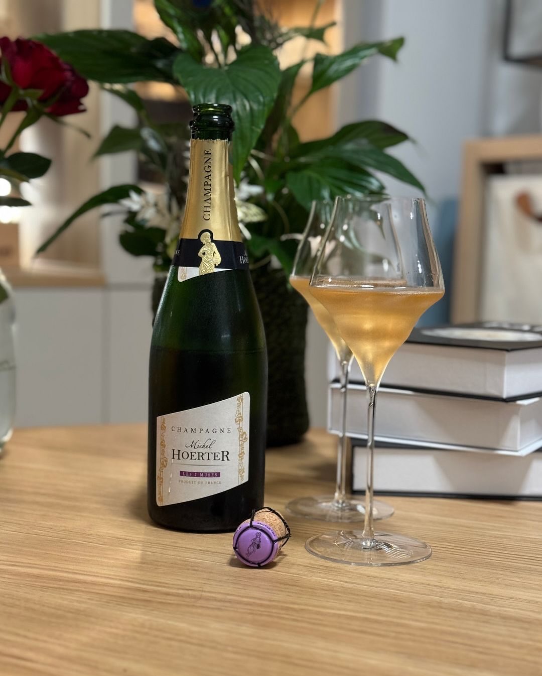 Heute im Glas: @champagne_michel_hoerter – Les 2 Muses. Ein Blanc de Noirs aus Pinot Noir und Meunier, der den Charakter der Vallée de la Marne wunderbar einfängt. Champagne-Fac… (3)