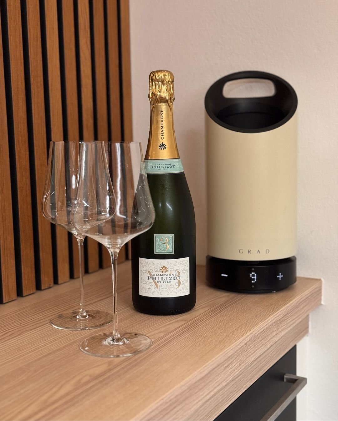 Manchmal sind es die unerwarteten Funde, die am meisten überraschen: Diese Flasche @champagnephilizotetfils – Numéro 3 Brut habe ich in einem kleinen, ländlichen Supermarkt entd… (3)