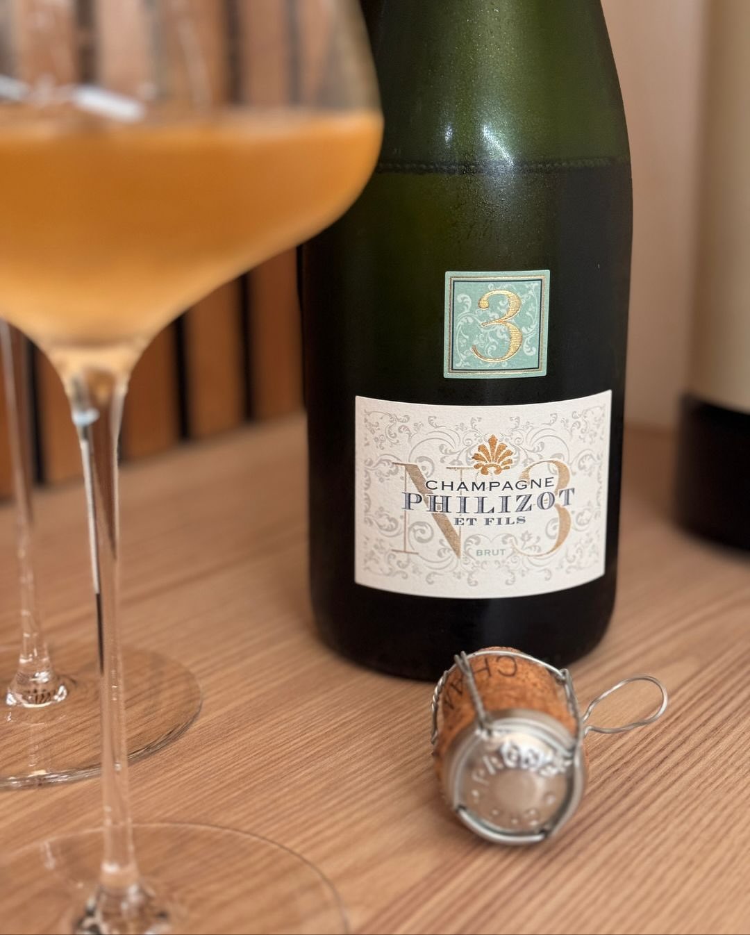 Manchmal sind es die unerwarteten Funde, die am meisten überraschen: Diese Flasche @champagnephilizotetfils – Numéro 3 Brut habe ich in einem kleinen, ländlichen Supermarkt entd… (5)