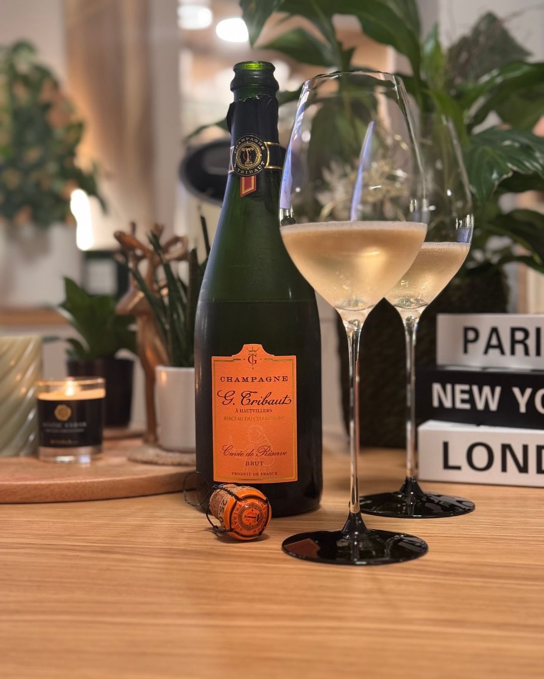 Sonntagabend, alles vorbereitet für die neue Woche – und zum Abschluss eine Flasche, die schon beim Öffnen nach Geschichten riecht: @champagne_g.tribaut – Cuvée de Réserve. G. T… (6)