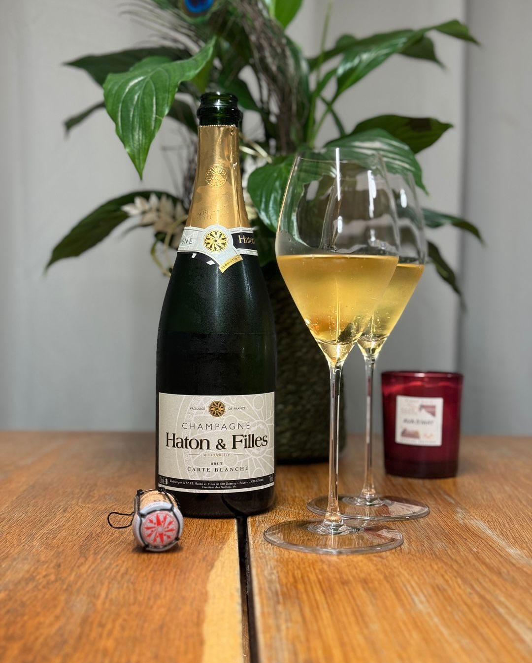 Nach dem Cadence Brut vor ein paar Tagen heute wieder etwas Neues von @champagnehatonetfilles : die Carte Blanche. Dieses Mal 100 % Pinot Meunier – und genau das macht den Unter… (1)