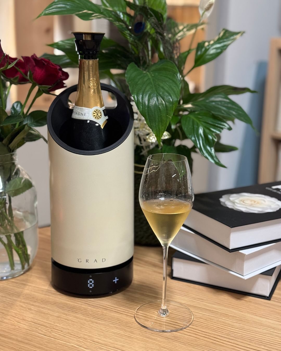Nach dem Cadence Brut vor ein paar Tagen heute wieder etwas Neues von @champagnehatonetfilles : die Carte Blanche. Dieses Mal 100 % Pinot Meunier – und genau das macht den Unter… (5)