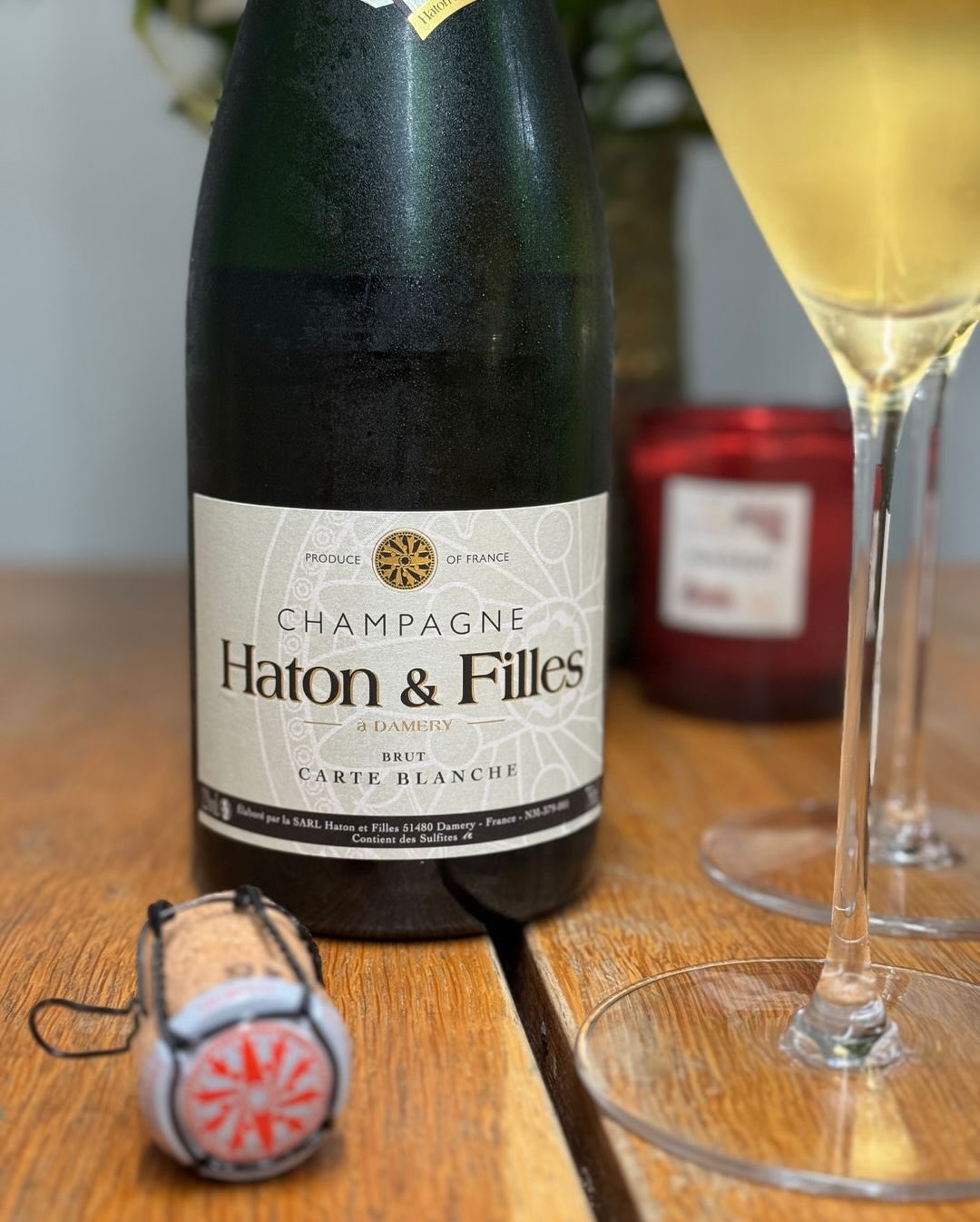 Nach dem Cadence Brut vor ein paar Tagen heute wieder etwas Neues von @champagnehatonetfilles : die Carte Blanche. Dieses Mal 100 % Pinot Meunier – und genau das macht den Unter… (6)