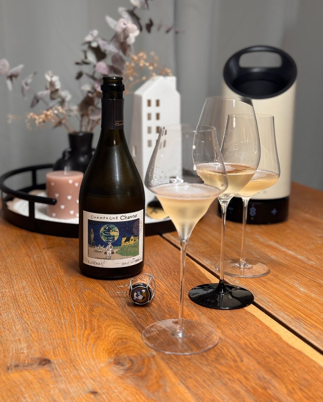 Für den gestrigen Abend durfte es etwas Anspruchsvolleres sein – und ich bin beim Eurêka! von @champagnechavost hängen geblieben. Eine von nur 833 Flaschen, puristisch vinifizie… (1)