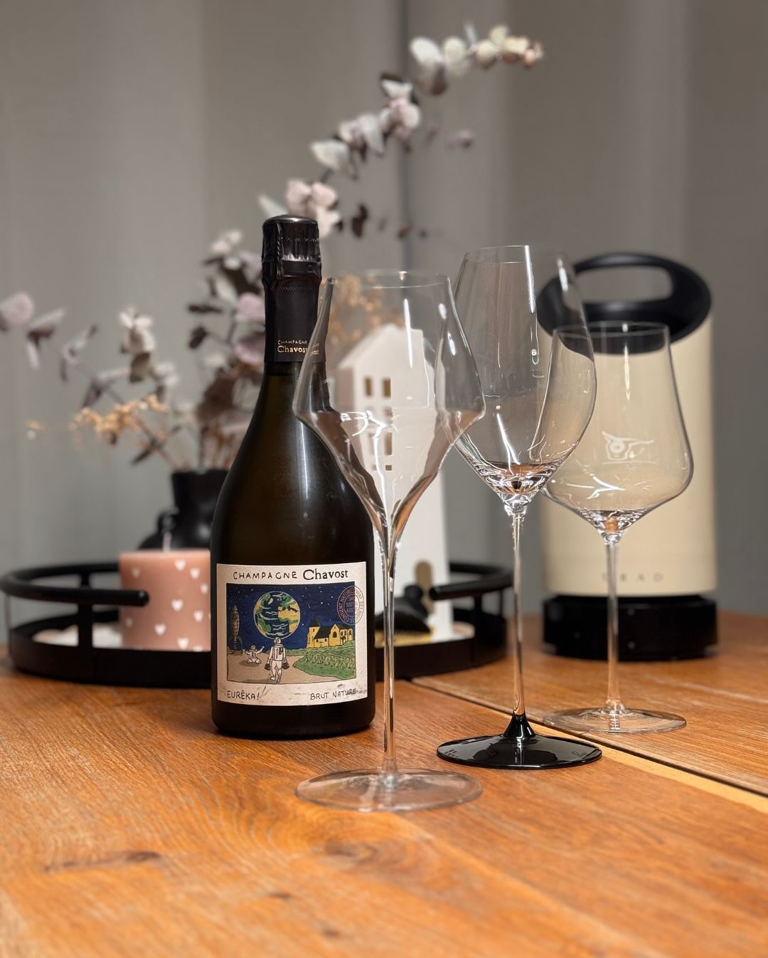 Für den gestrigen Abend durfte es etwas Anspruchsvolleres sein – und ich bin beim Eurêka! von @champagnechavost hängen geblieben. Eine von nur 833 Flaschen, puristisch vinifizie… (4)