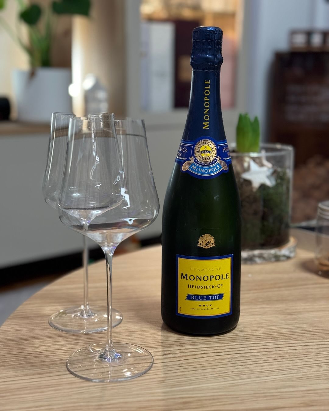 Nicht jede Flasche passt. Manchmal ist es der Moment, manchmal einfach der eigene Geschmack. So ging es mir mit dem @champagnemonopoleuk – Blue Top Brut, den ich im Dezember 202… (2)
