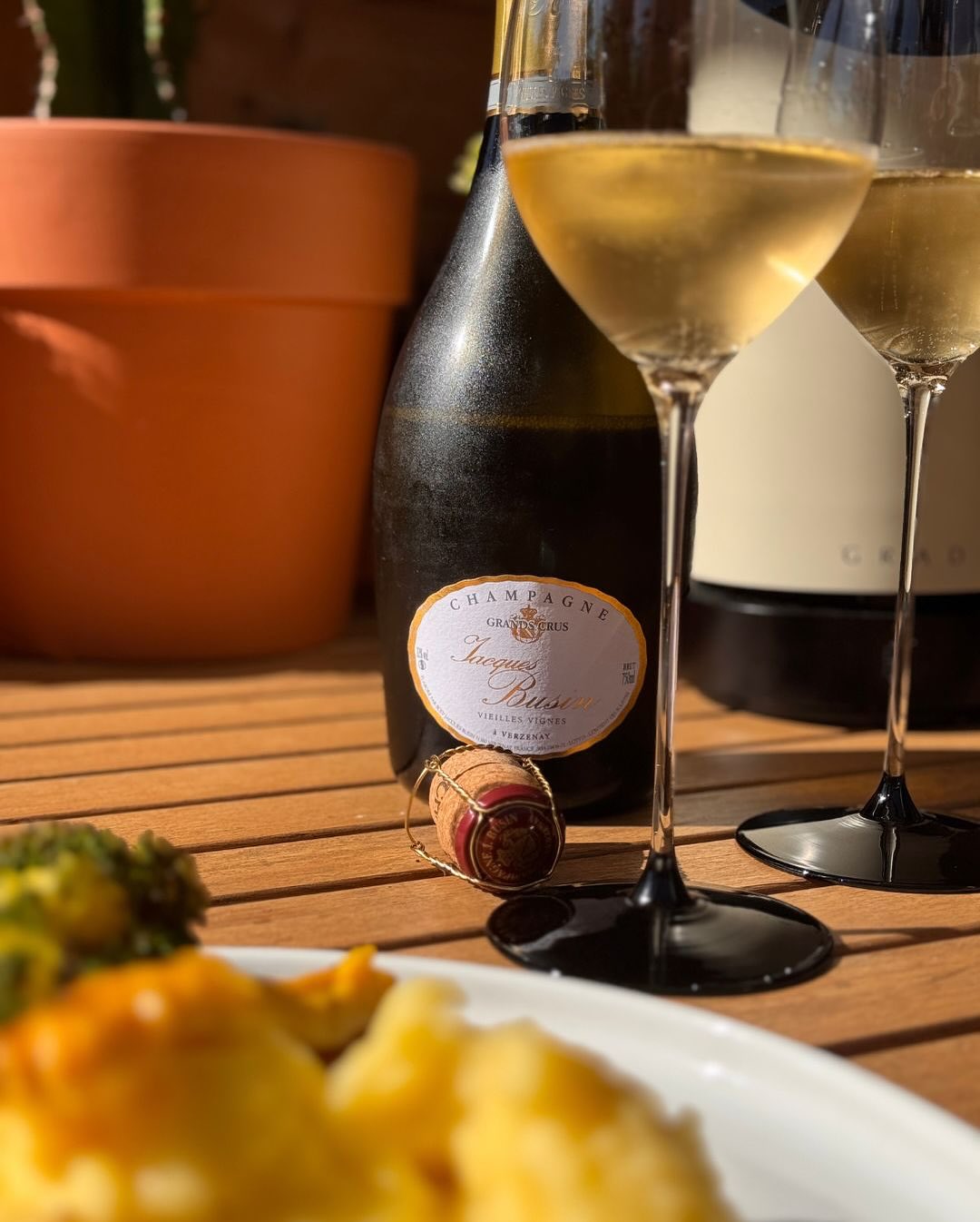 Zum Grillhendl gab es gestern @champagnejacquesbusin – Vieilles Vignes: Rotisserie-Huhn mit Kartoffelpüree, gegrilltem Mais und Brokkoli – ein bodenständiges Wohlfühlgericht. De… (4)