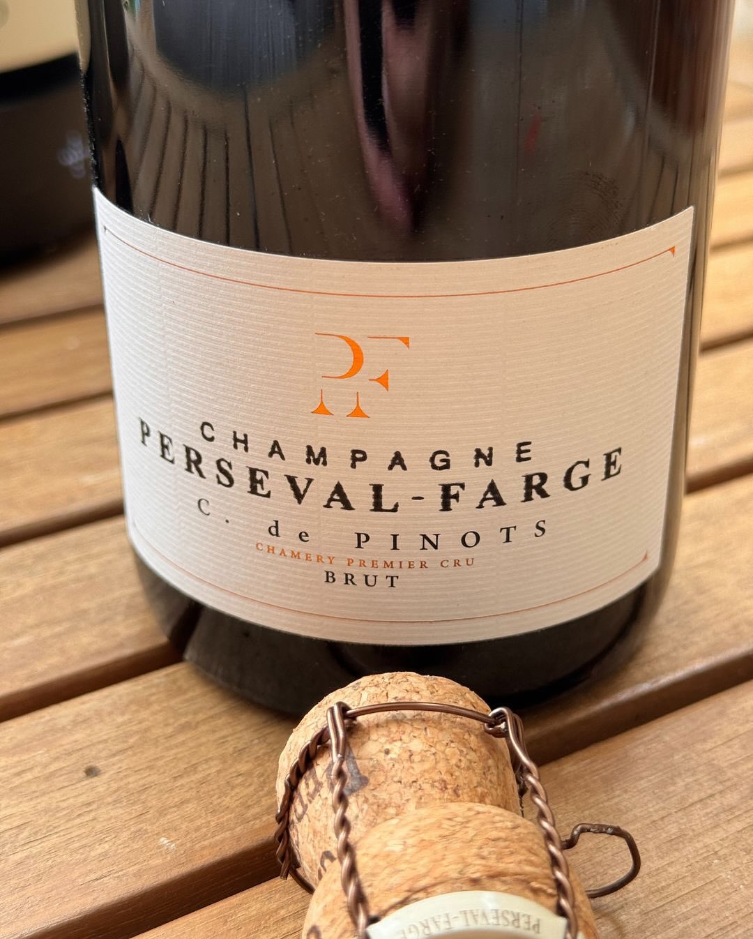 Gestern habe ich den @persevalfarge – C. de Pinots geöffnet. Ein Brut, aber erstaunlich straff mit der geringen Dosage – genau wie der Tag, der uns trotz kühler Luft und mit ang… (7)