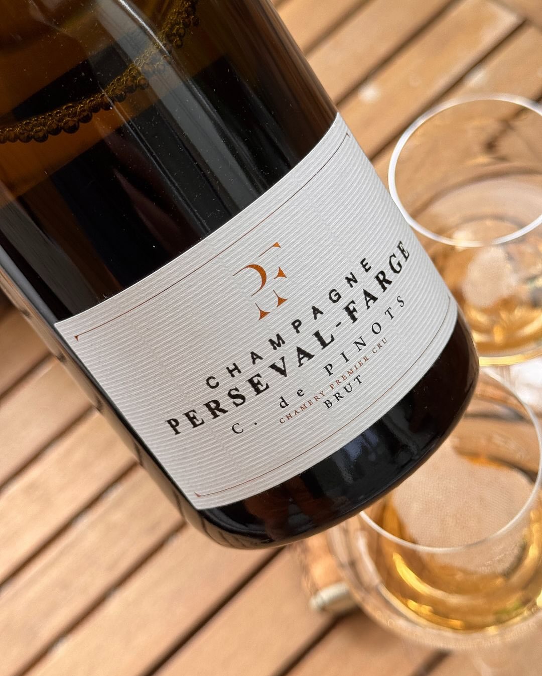 Gestern habe ich den @persevalfarge – C. de Pinots geöffnet. Ein Brut, aber erstaunlich straff mit der geringen Dosage – genau wie der Tag, der uns trotz kühler Luft und mit ang… (8)