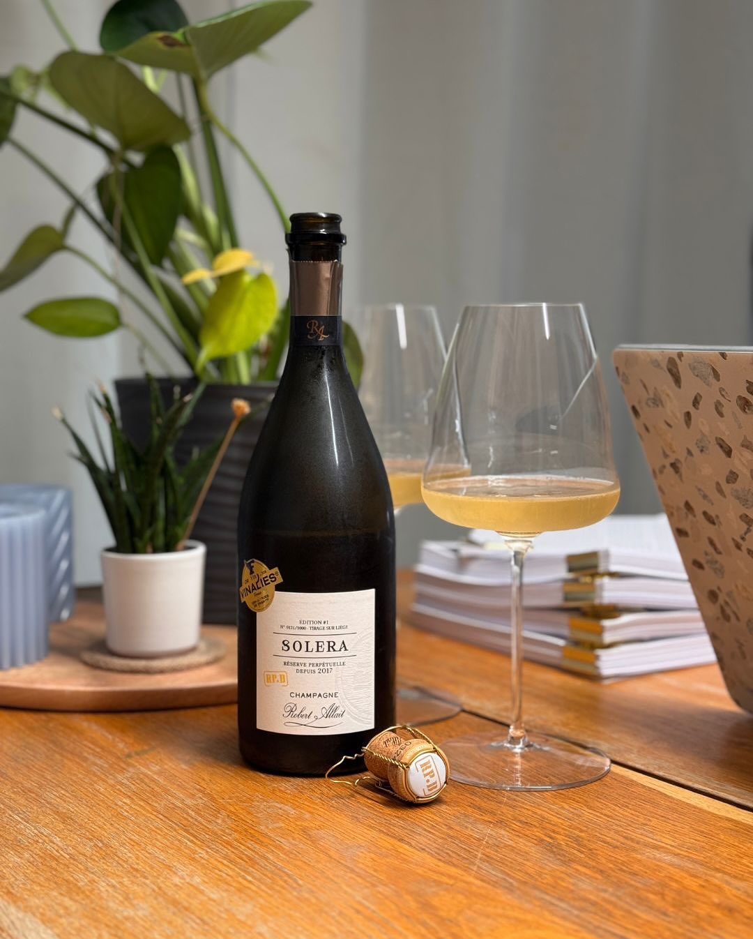 Gleicher Champagner -> der Solera RP.B – Extra Brut von @champagnerobertallait Drei Gläser -> Drei komplett verschiedene Erlebnisse. -> @josephinenhutte No. 4: Eleganz & Finesse… (1)