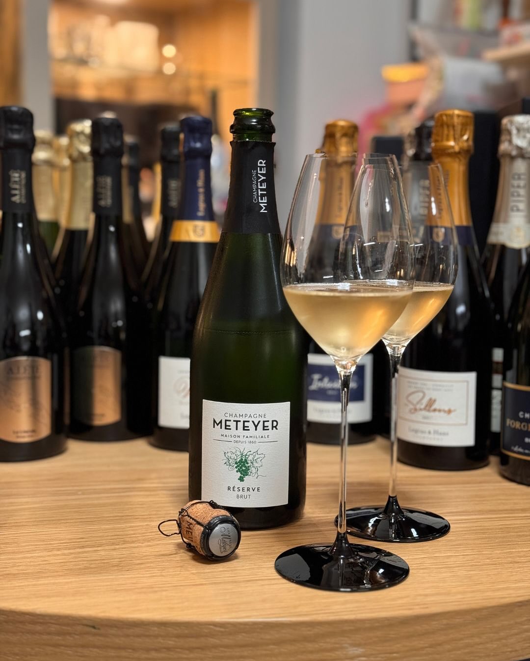 Gestern mal kein Experiment, sondern ein gemütlicher Abend, an dem ich die vielen Neuankömmlinge in meinem Weinkeller durchgeschaut habe – dazu ein ehrlicher Champagner: @champa… (1)