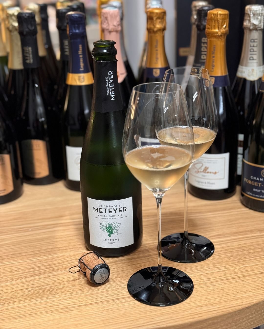 Gestern mal kein Experiment, sondern ein gemütlicher Abend, an dem ich die vielen Neuankömmlinge in meinem Weinkeller durchgeschaut habe – dazu ein ehrlicher Champagner: @champa… (3)
