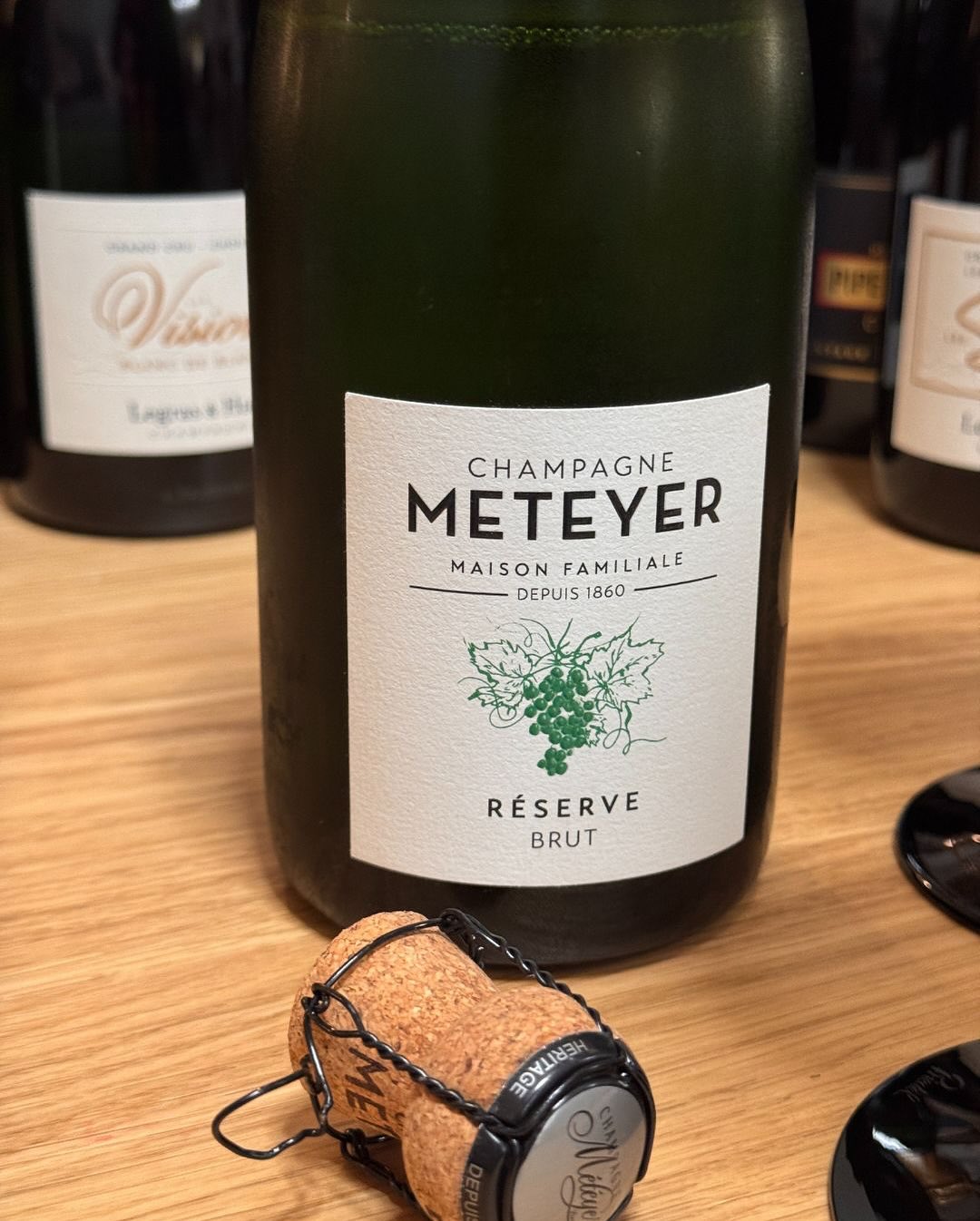 Gestern mal kein Experiment, sondern ein gemütlicher Abend, an dem ich die vielen Neuankömmlinge in meinem Weinkeller durchgeschaut habe – dazu ein ehrlicher Champagner: @champa… (7)